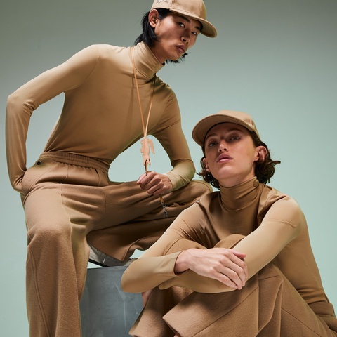 『Fashion Show』ソリッドカラータートルネックカットソー