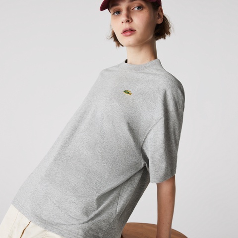 LACOSTE L!VEレディースメタルバッジTシャツ