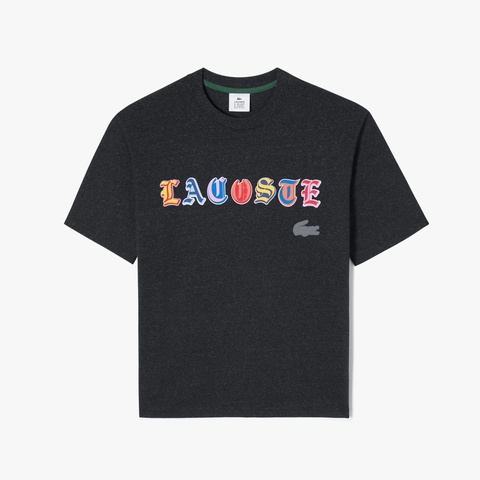 LACOSTE L!VE マルチカラーオールドイングリッシュネームTシャツ