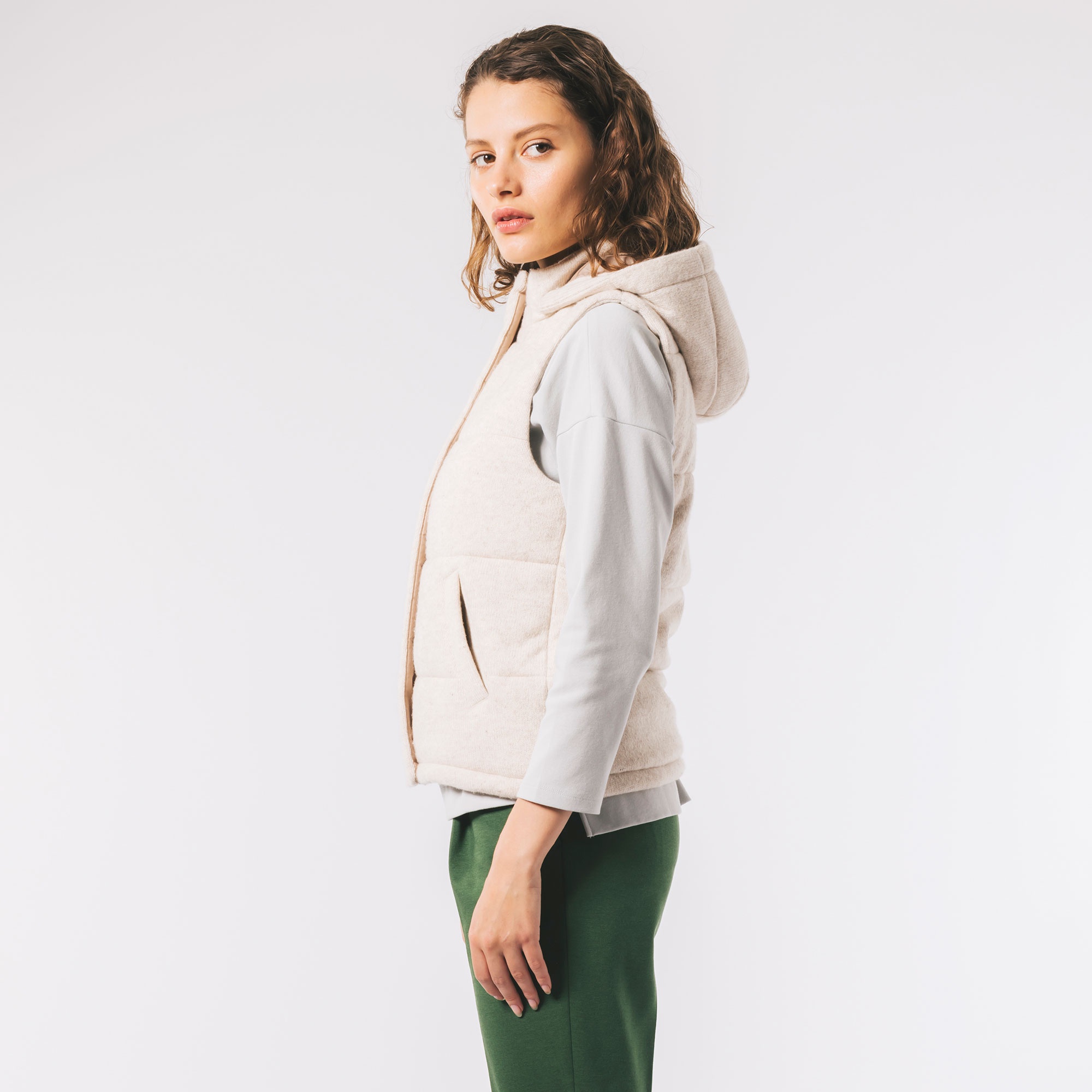 ウールニット中綿ベスト