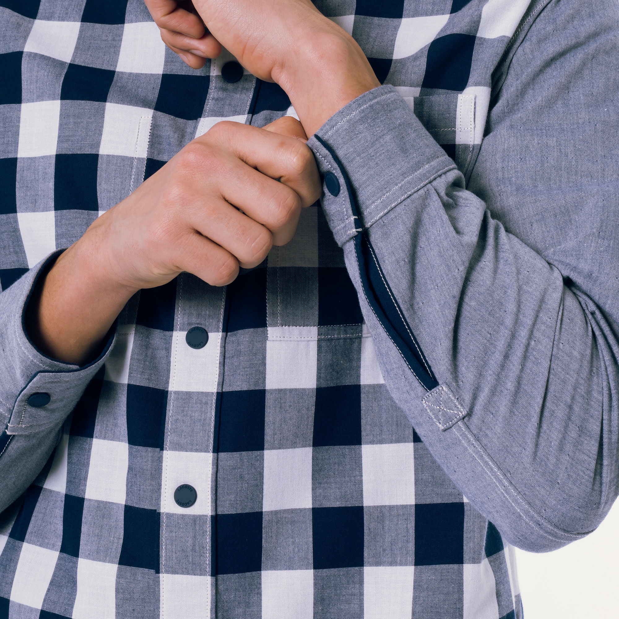 リバーシブルスナップボタンシャツ