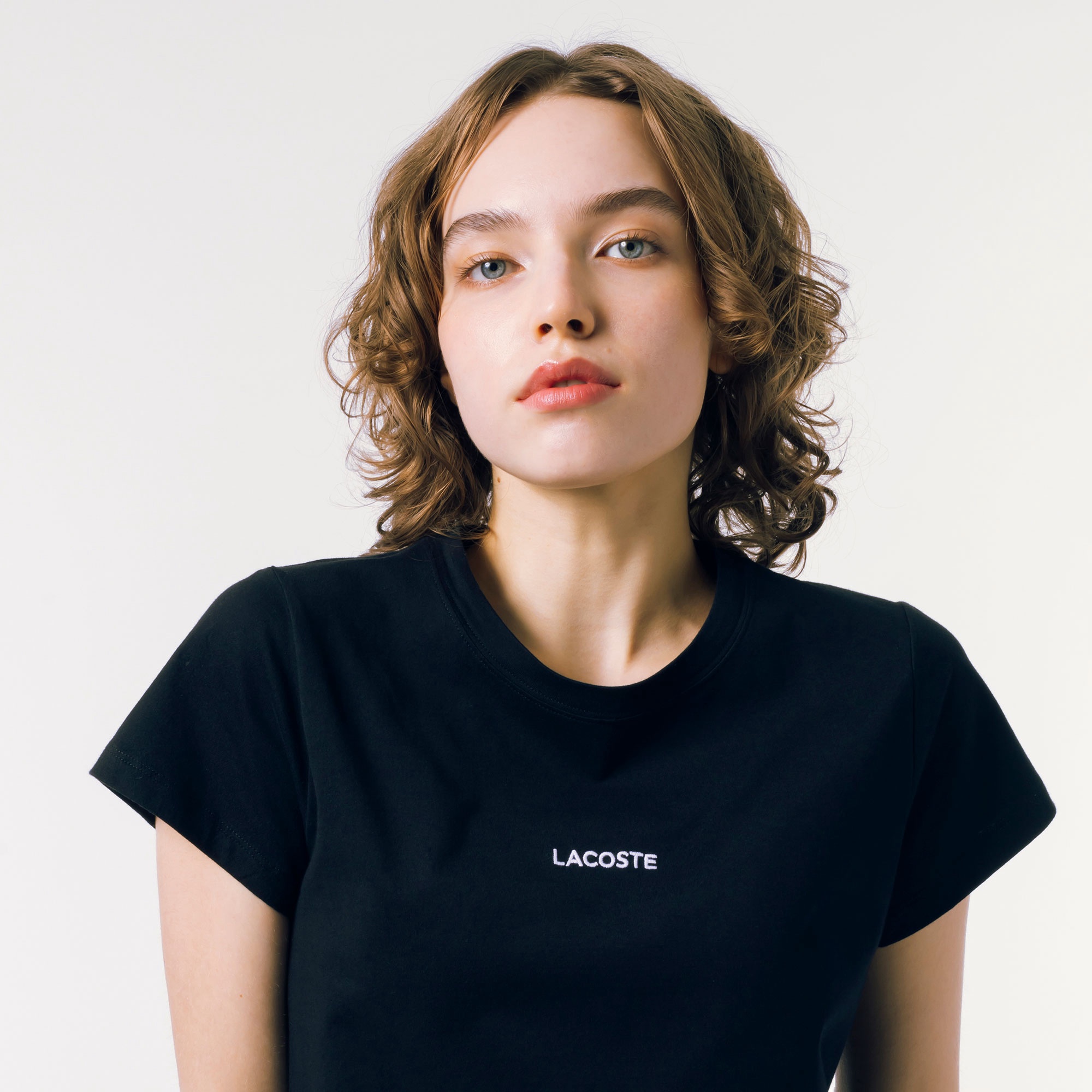 コンパクトブランドネームロゴTシャツ