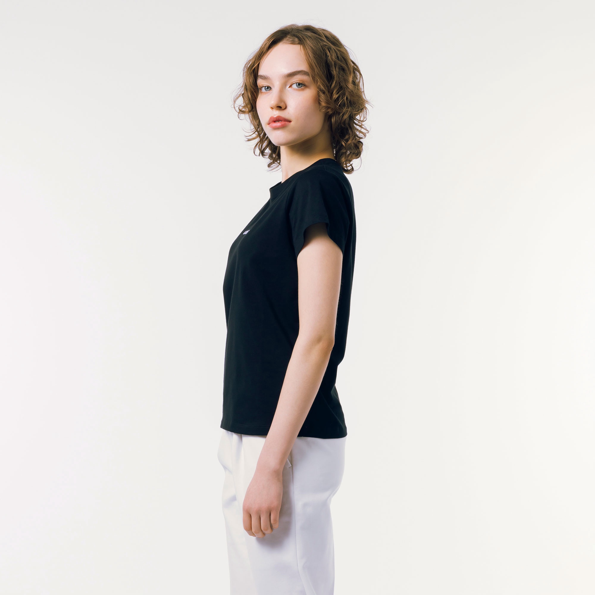 コンパクトブランドネームロゴTシャツ