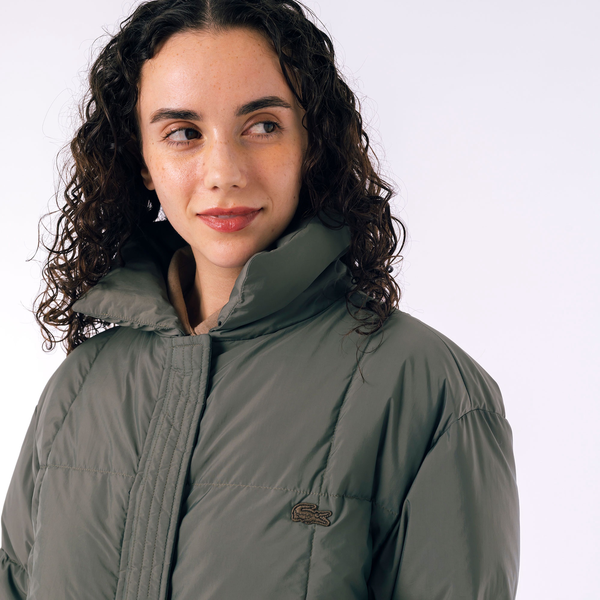 スタンドカラーダウンコート