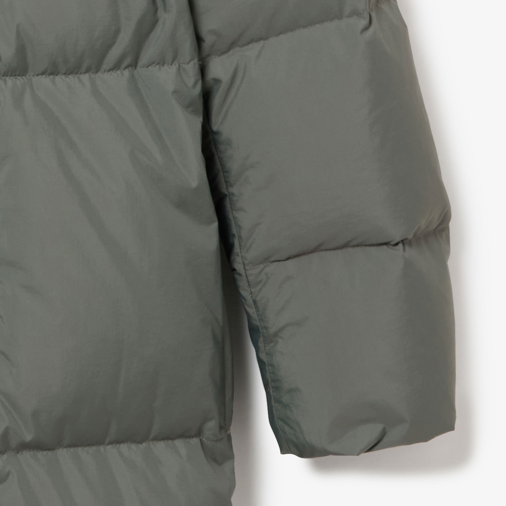 スタンドカラーダウンコート