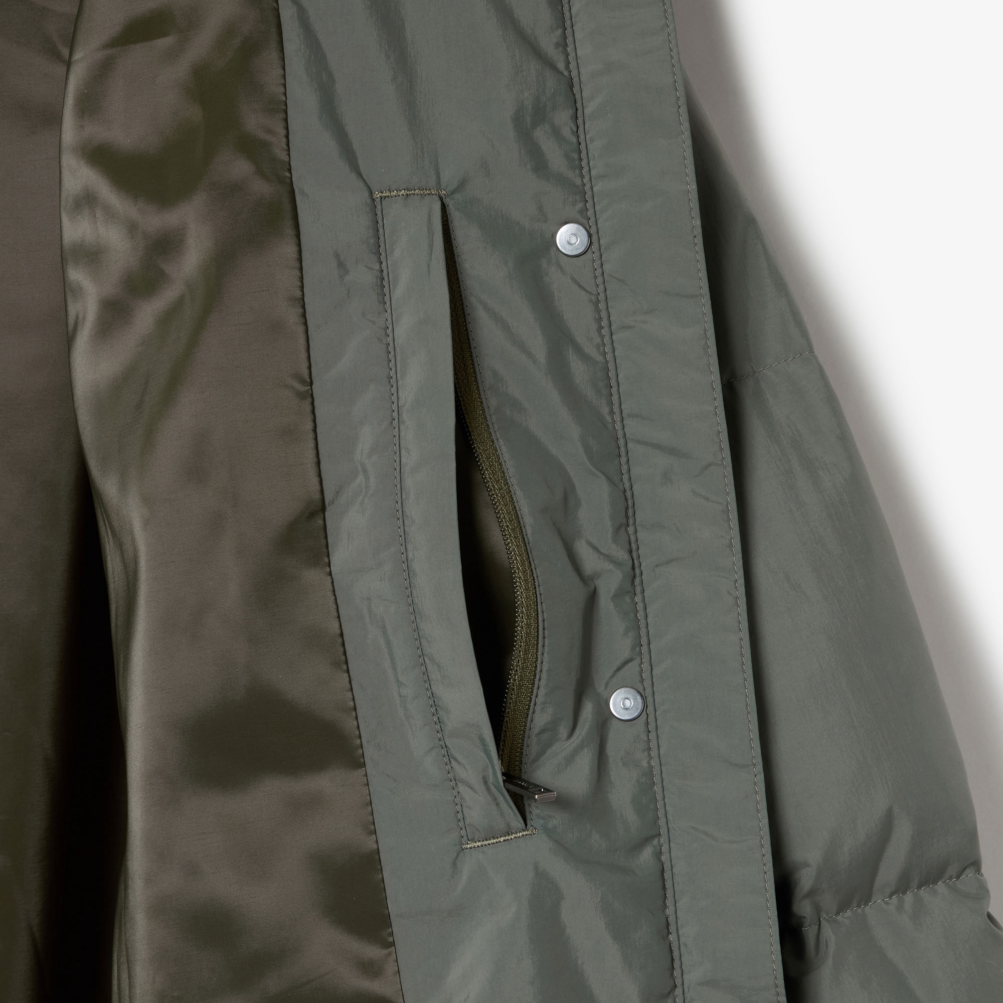 スタンドカラーダウンコート