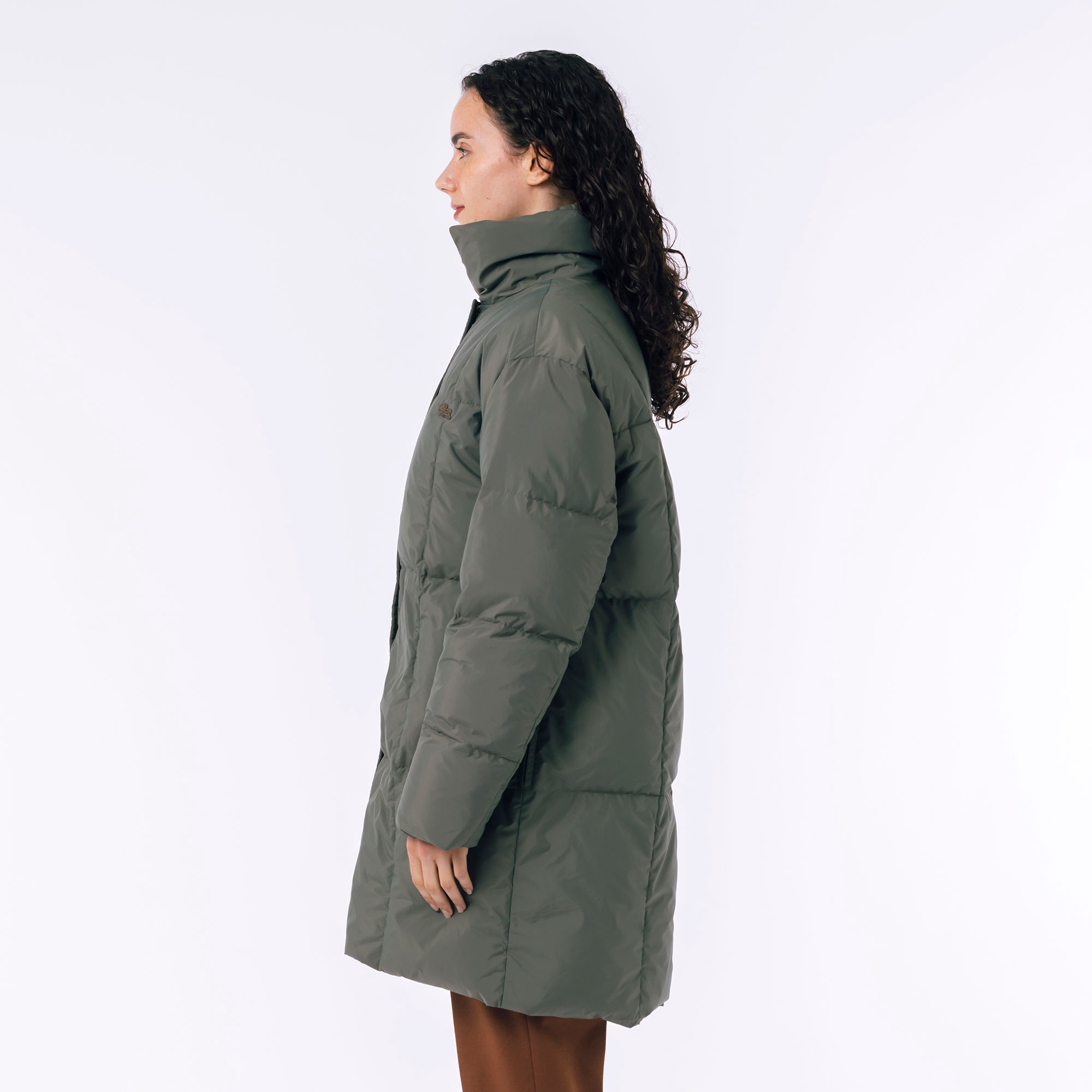 スタンドカラーダウンコート