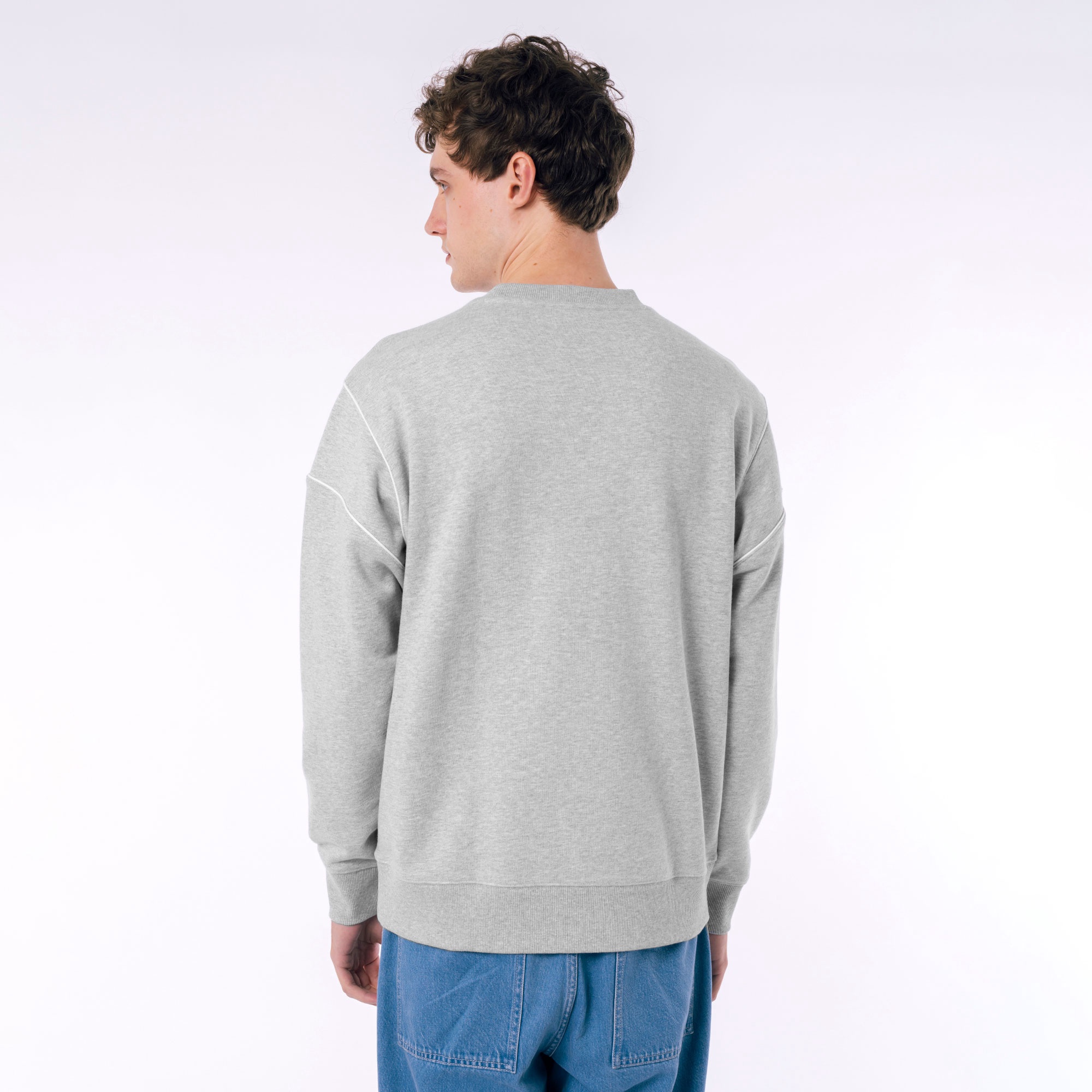 アウトラインネームステッチクルーネックスウェット