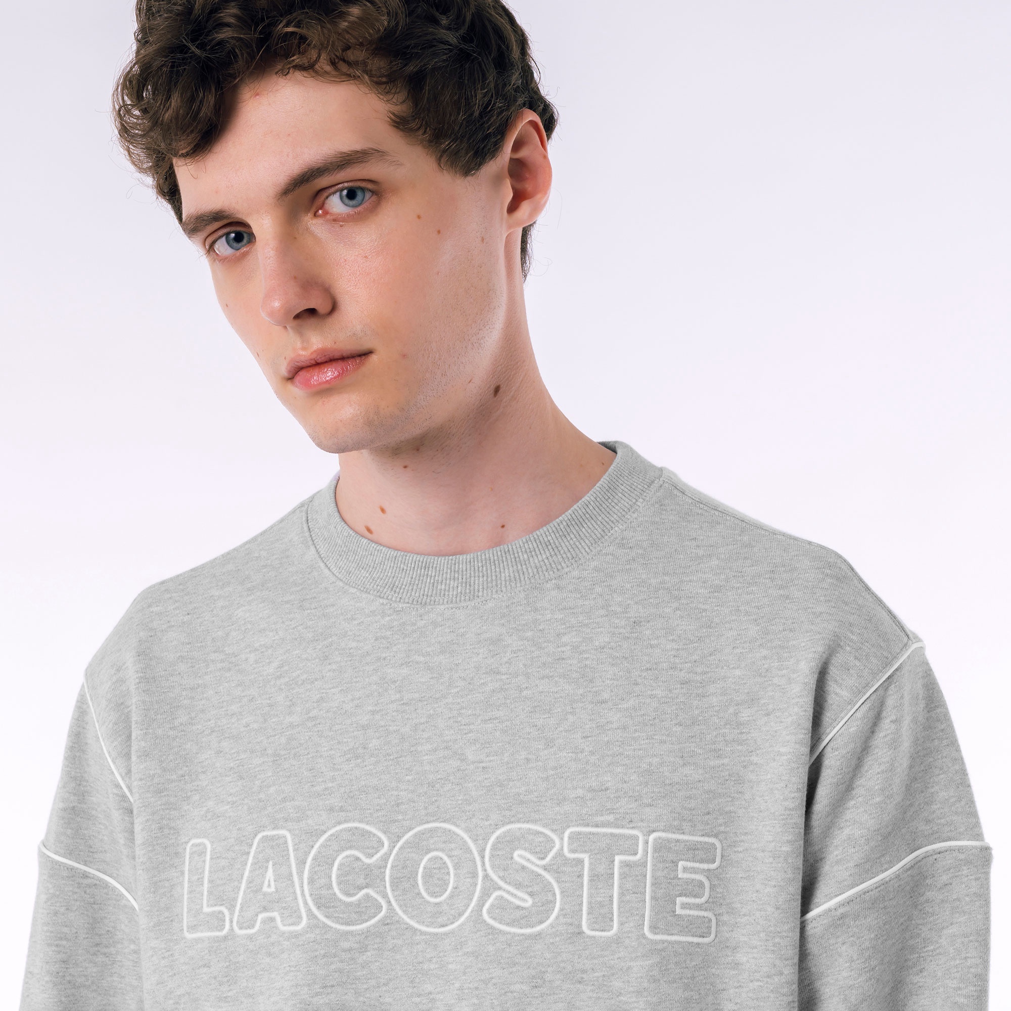 アウトラインネームステッチクルーネックスウェット