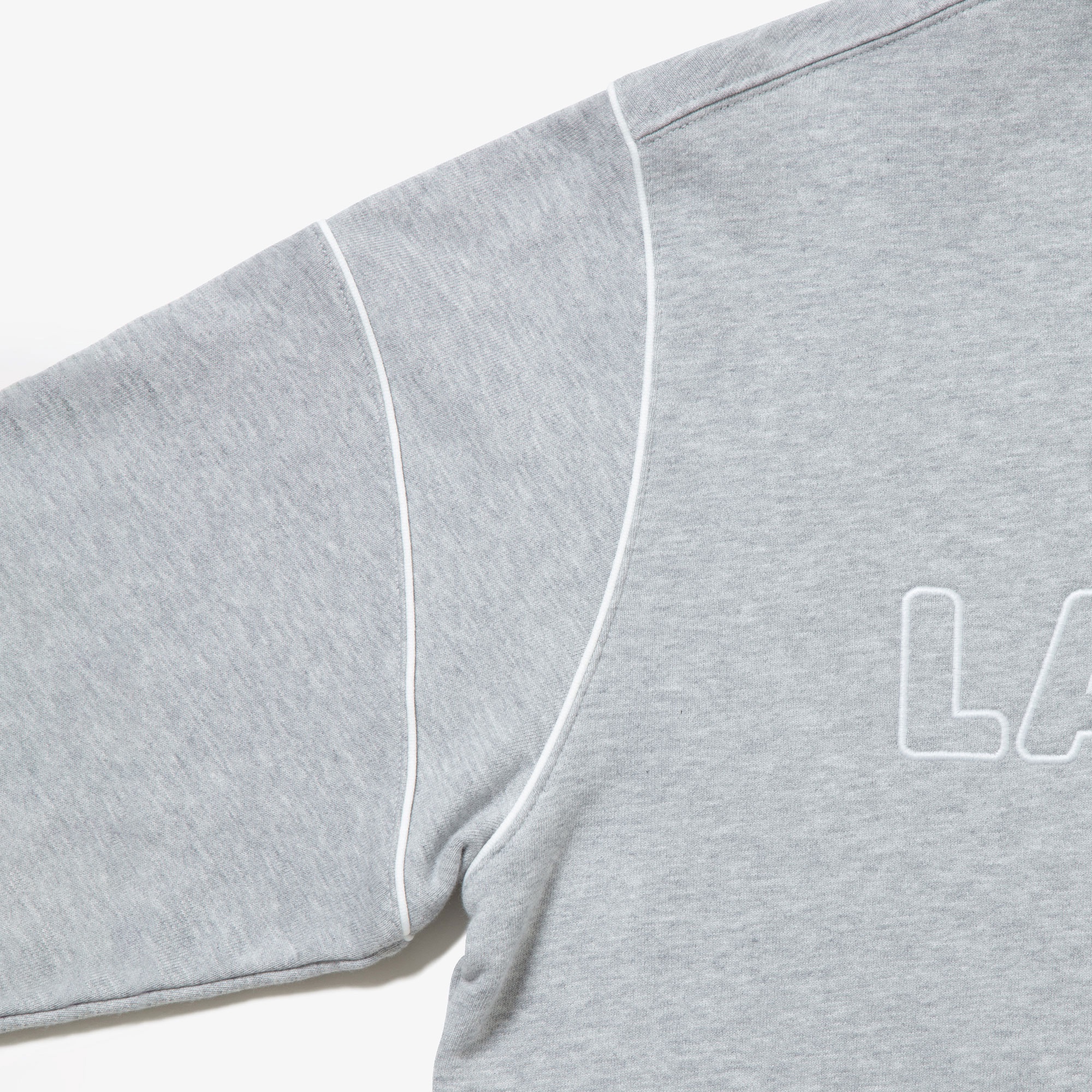 アウトラインネームステッチクルーネックスウェット