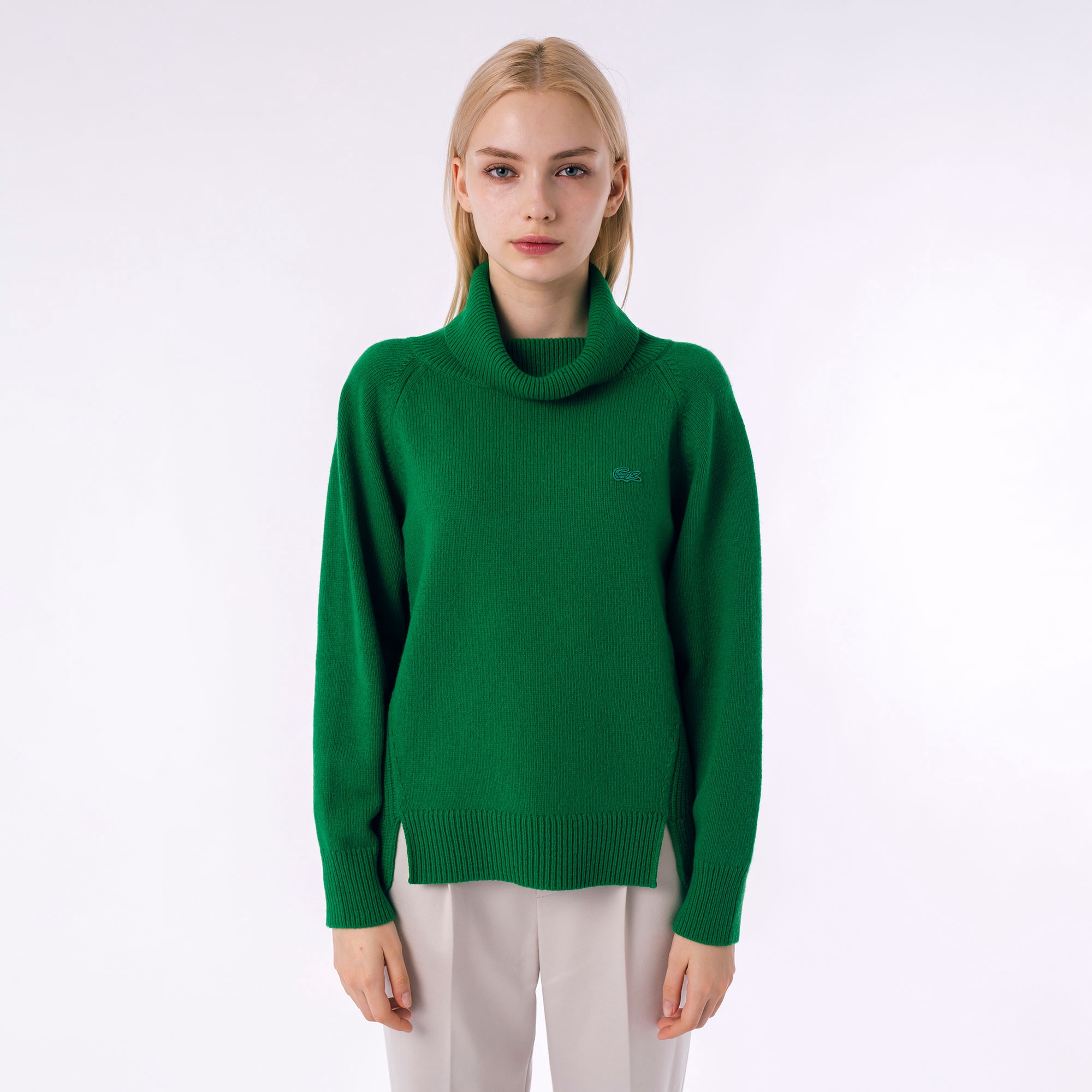 ミドルゲージタートルネックニットセーター