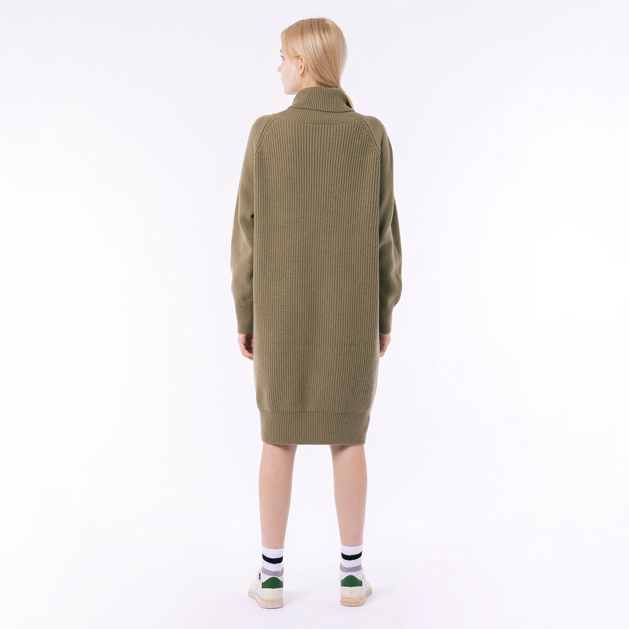 ミドルゲージタートルネックニットドレス