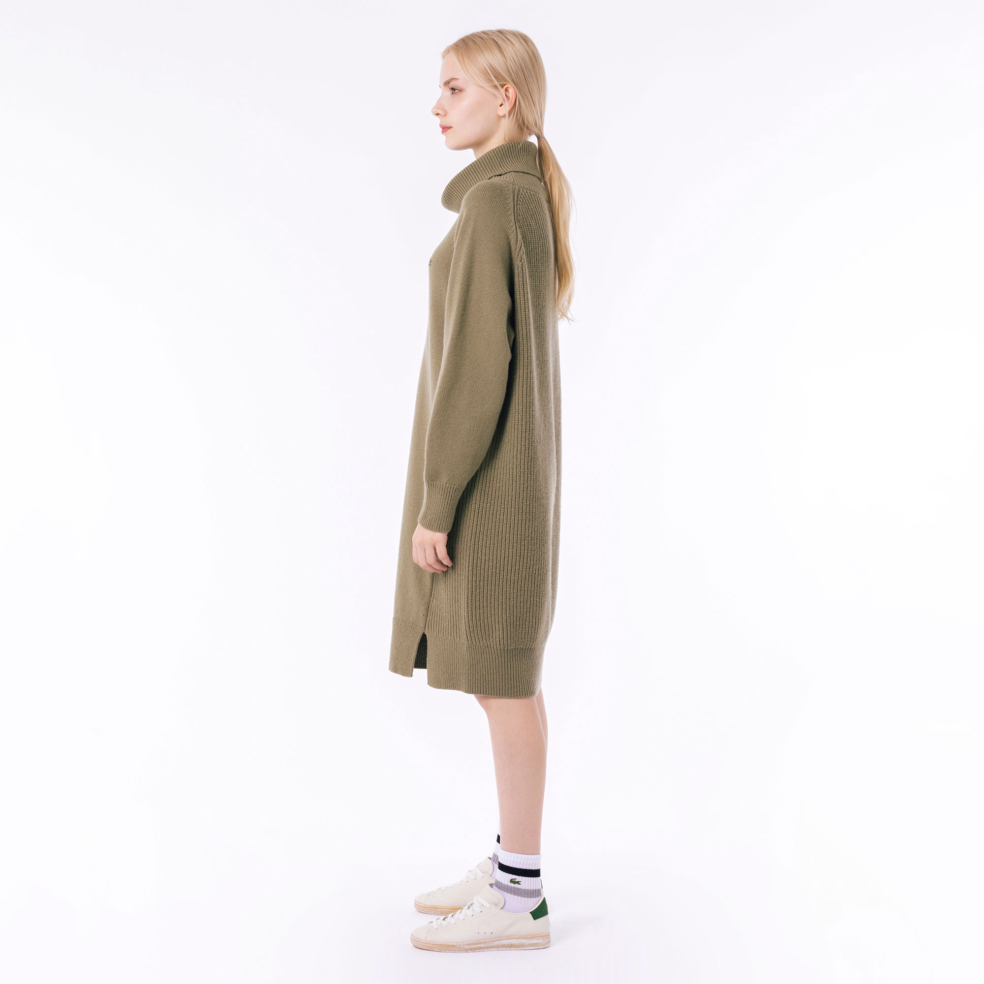 ミドルゲージタートルネックニットドレス