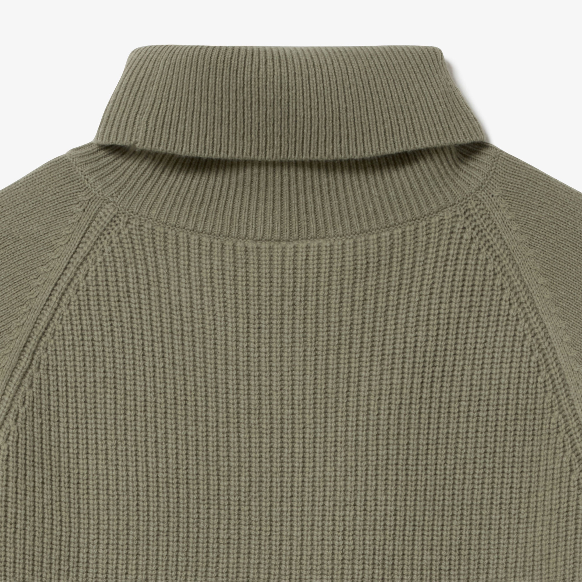 ミドルゲージタートルネックニットドレス