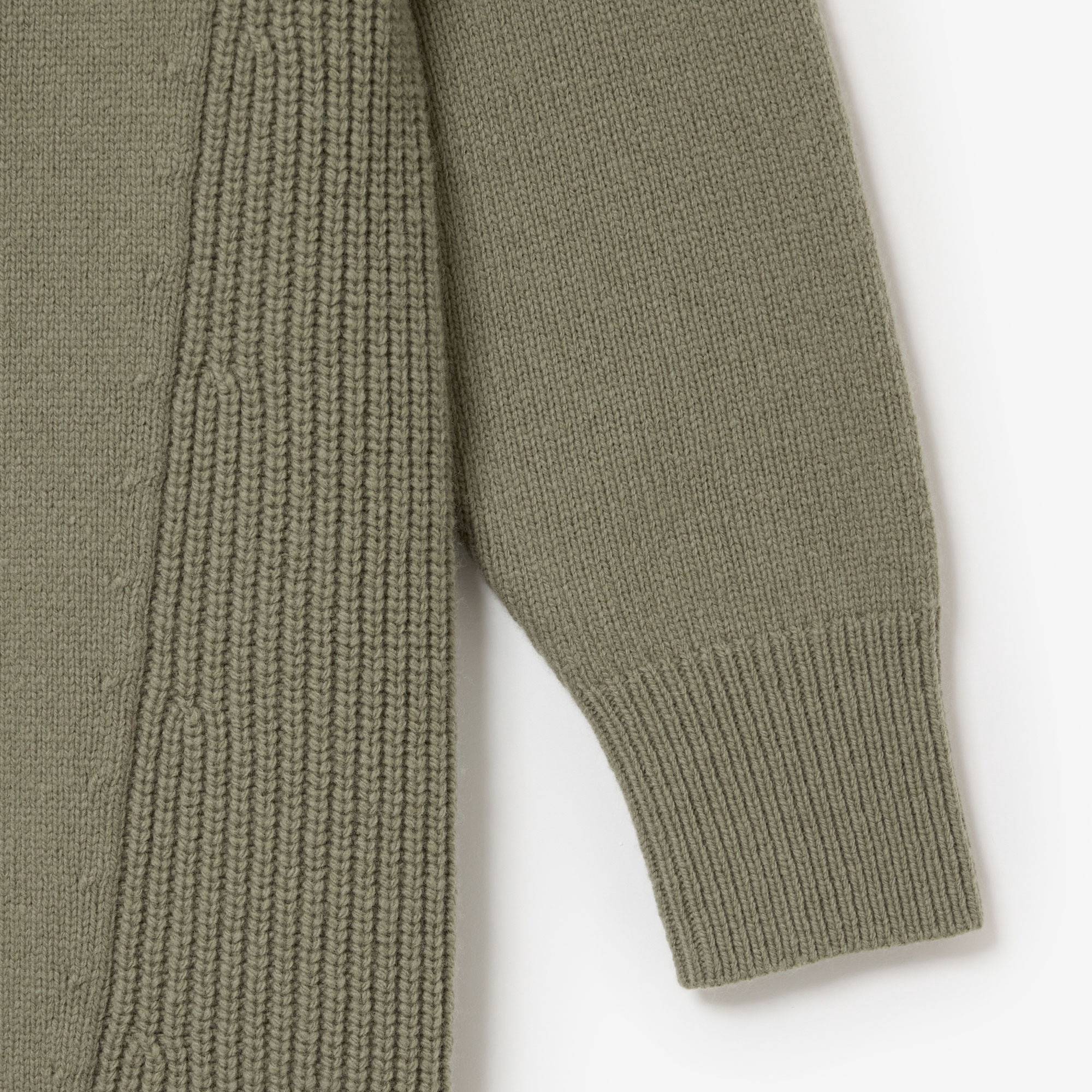 ミドルゲージタートルネックニットドレス