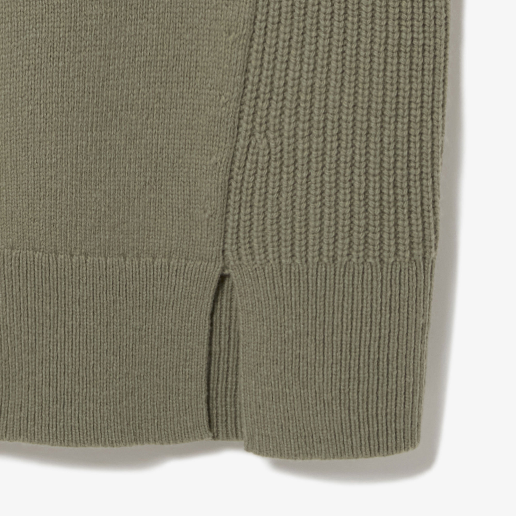 ミドルゲージタートルネックニットドレス