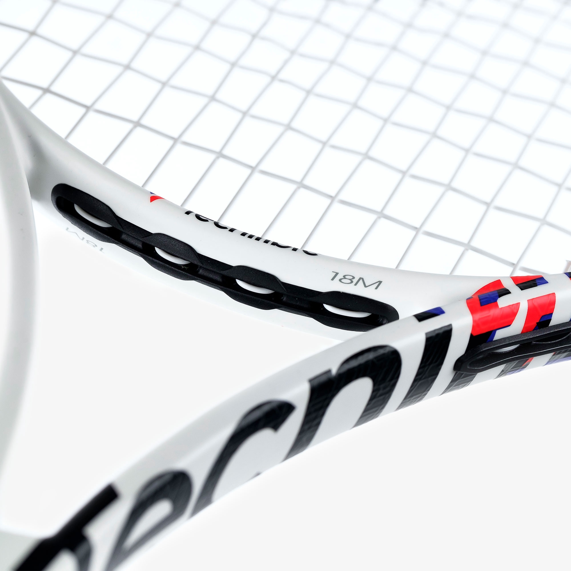 TF40 305 18x20 (2021年発売モデル - ガット張り上げ済)