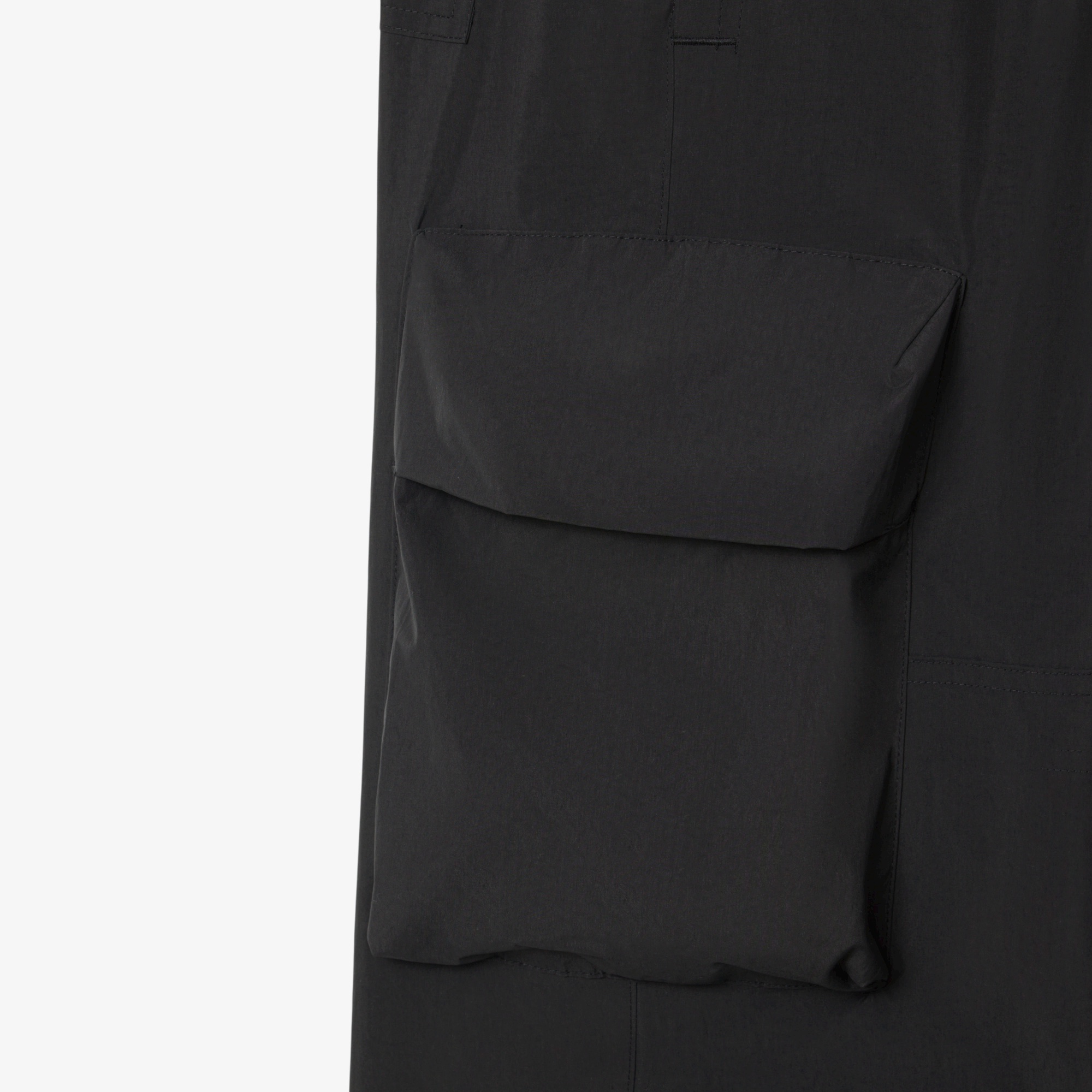 ナイロンカーゴパンツ