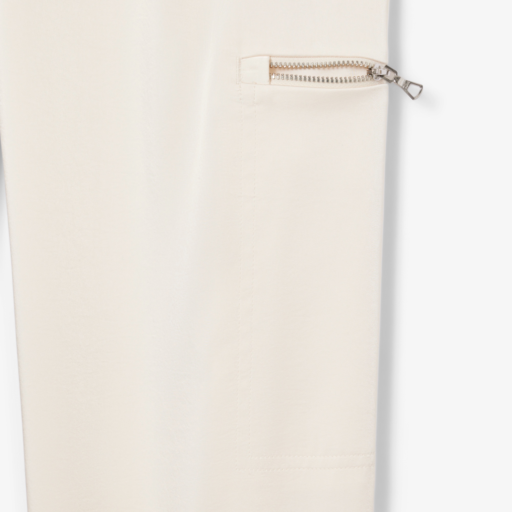 シルキーフェイストラックパンツ