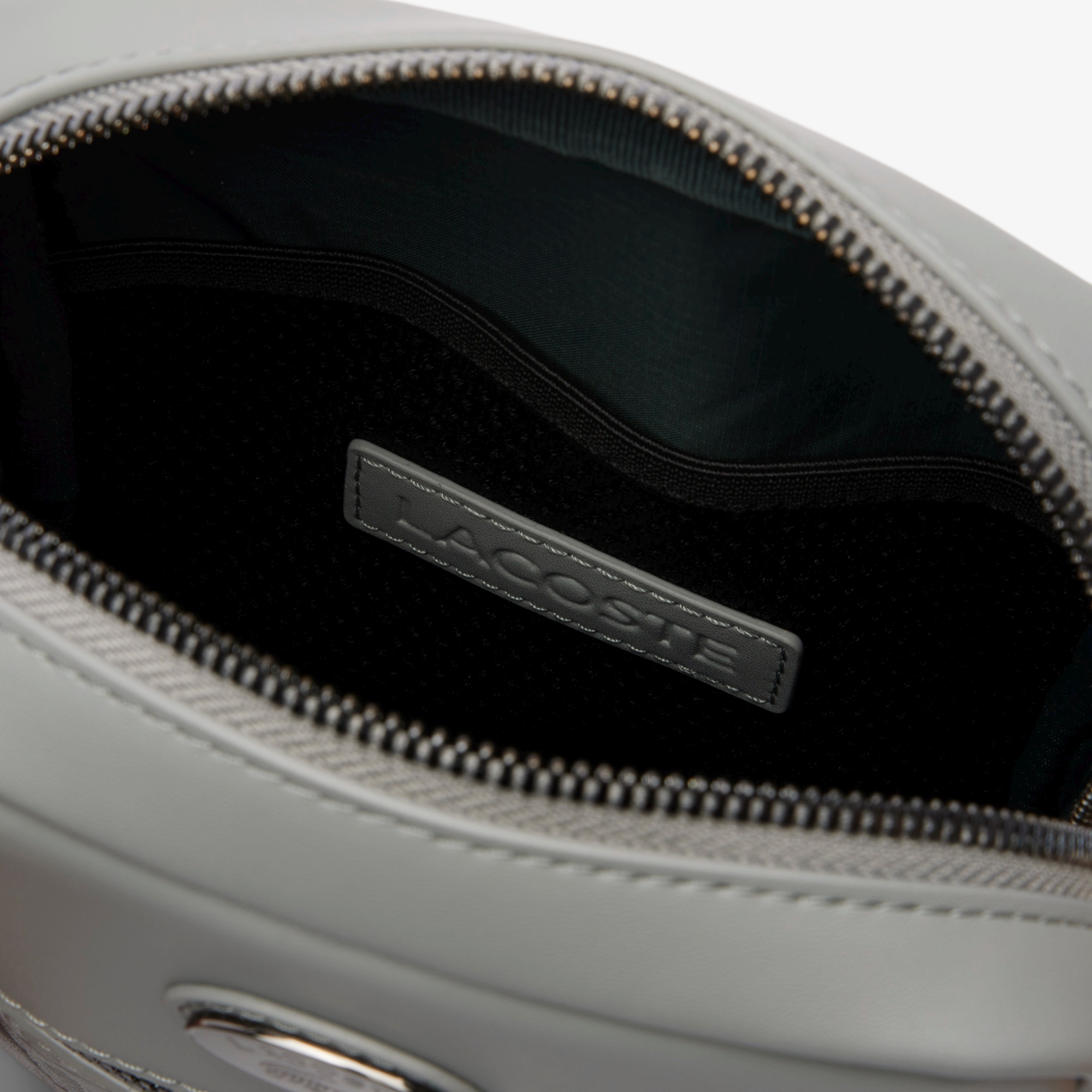 モノグラムショルダーバッグ