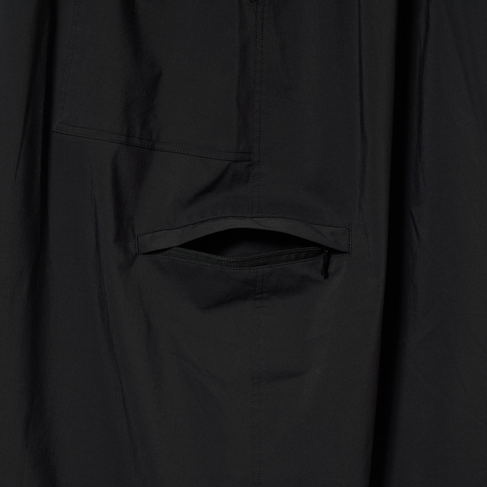 ドローストリング入りスカート