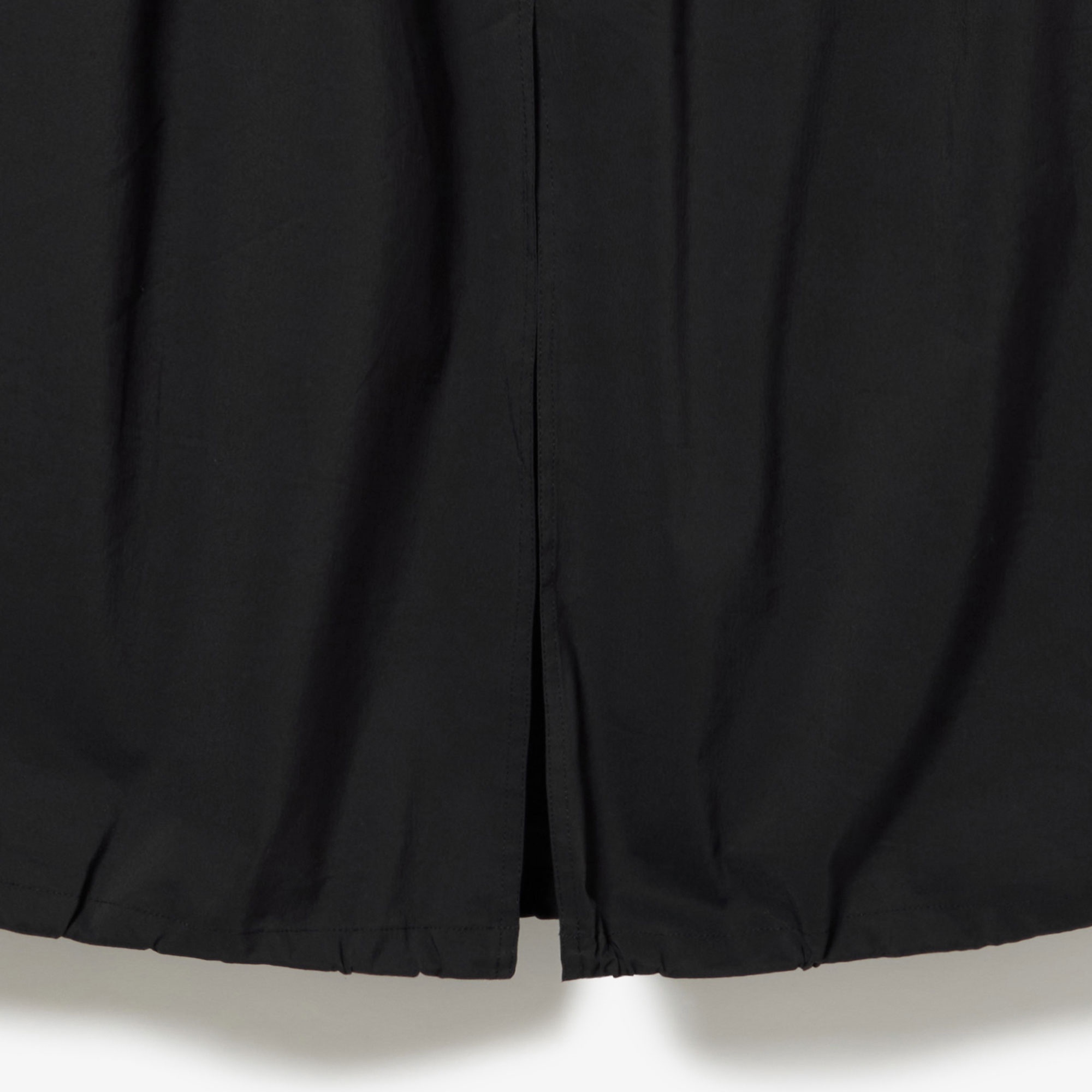 ドローストリング入りスカート