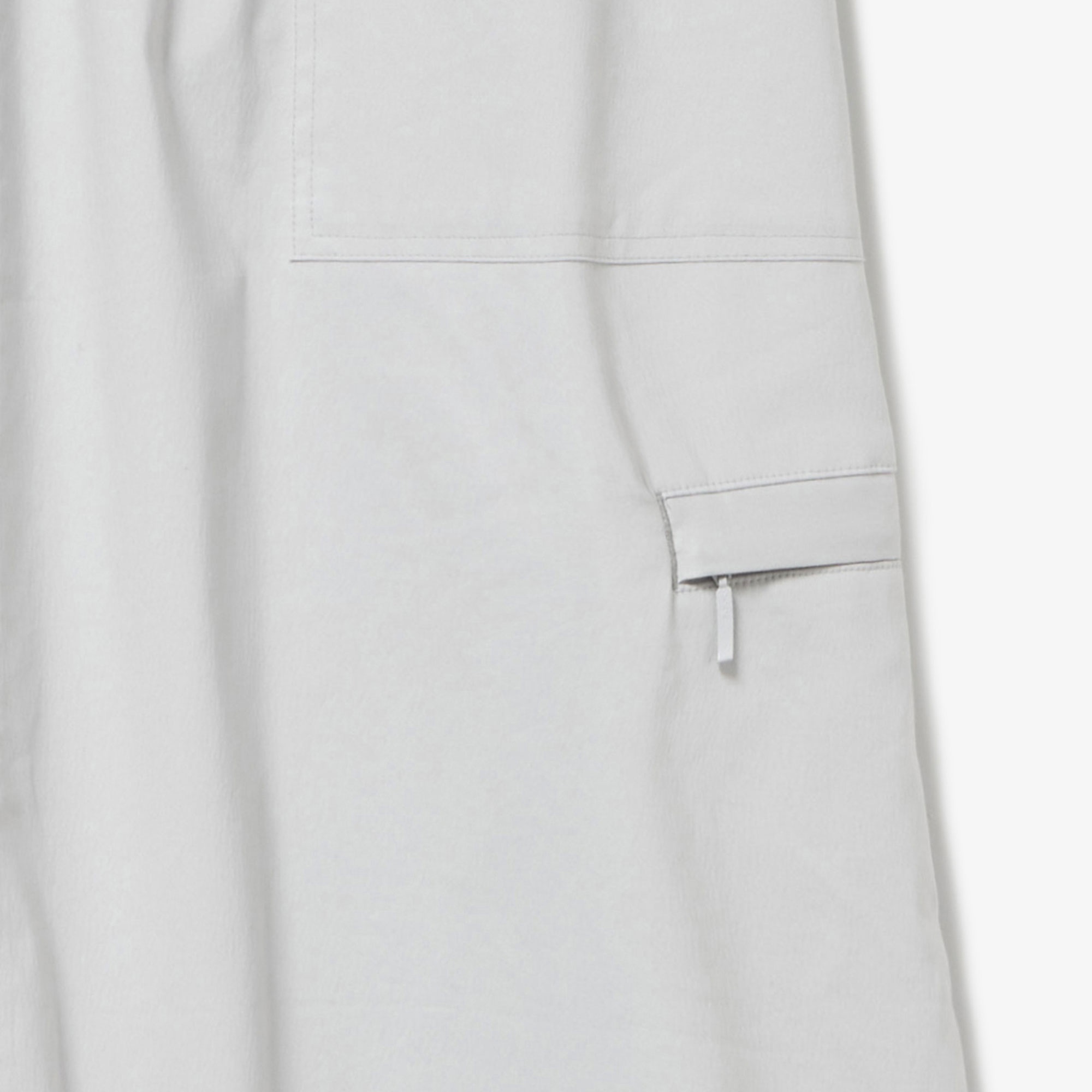 ドローストリング入りスカート