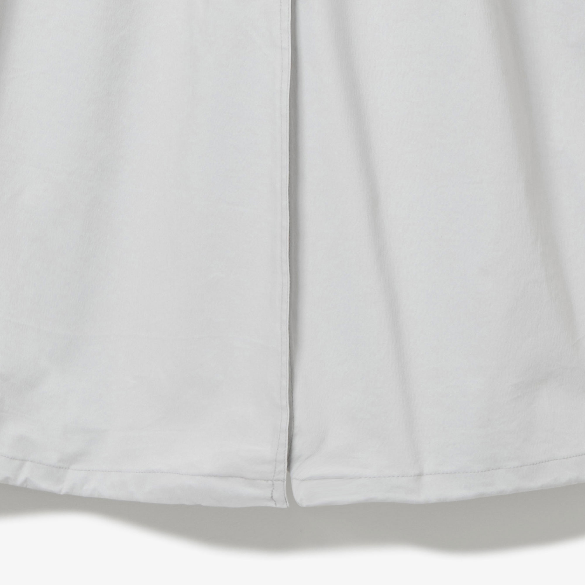 ドローストリング入りスカート