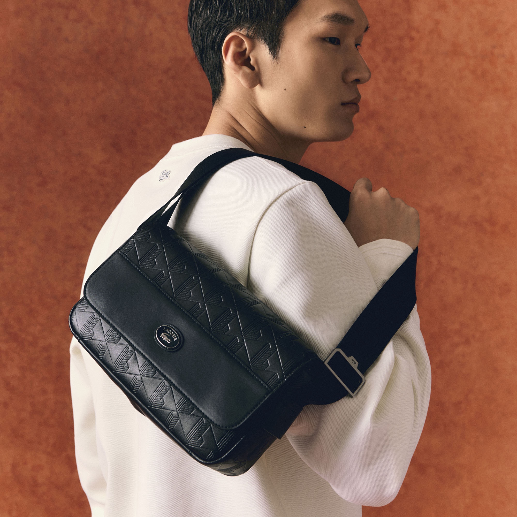 モノグラム レザーフラップクローズサッチェルバッグ