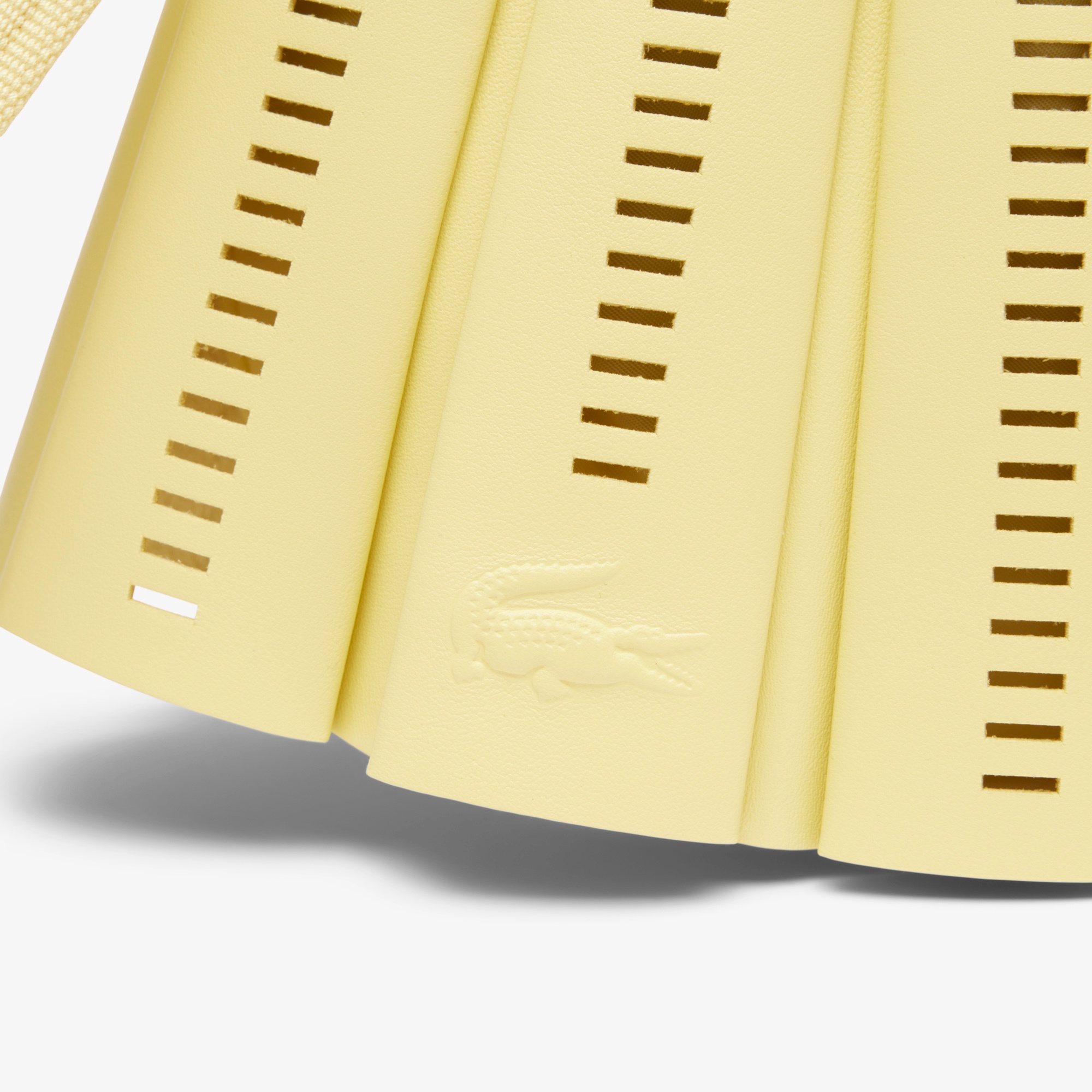 『25SS Fashion Show』ランウェイ パンチングレザープリーツバッグ