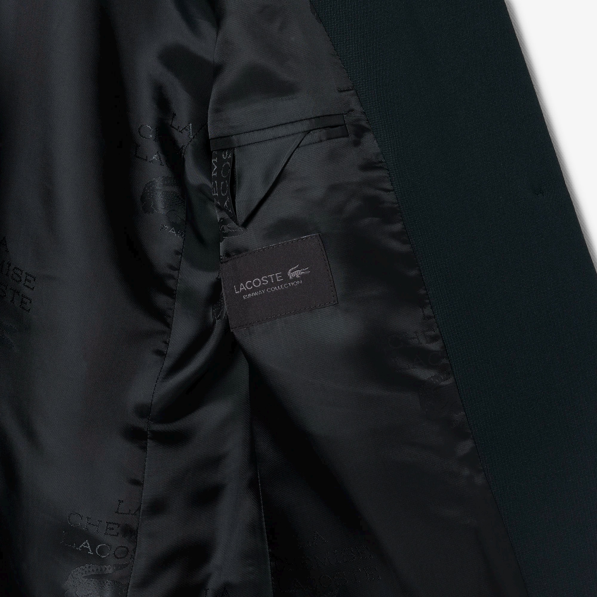 『FW25 Fashion Show』ライトウェイトウールキャンバスブレザー