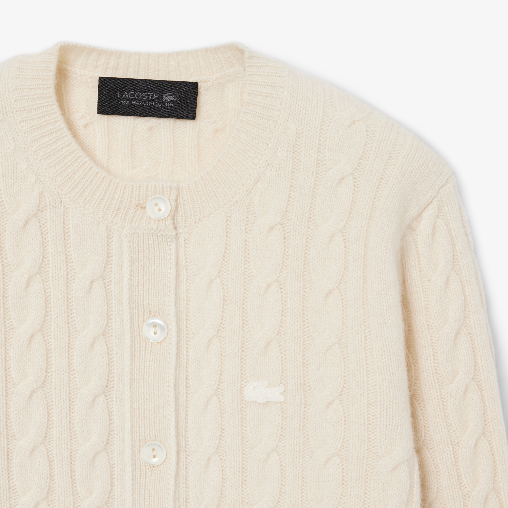 『FW25 Fashion Show』カシミアケーブルニットカーディガン