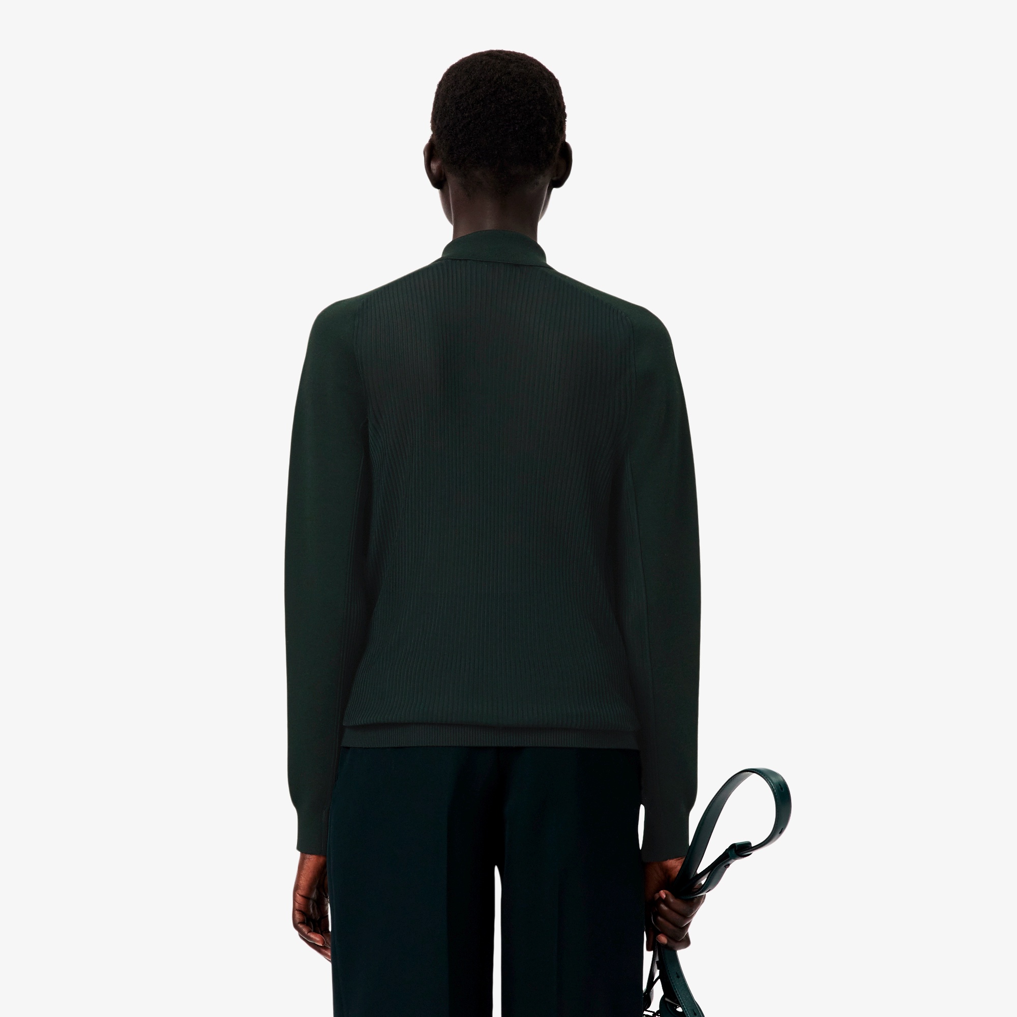 『FW25 Fashion Show』ウールブレンドポロカラーニットセーター