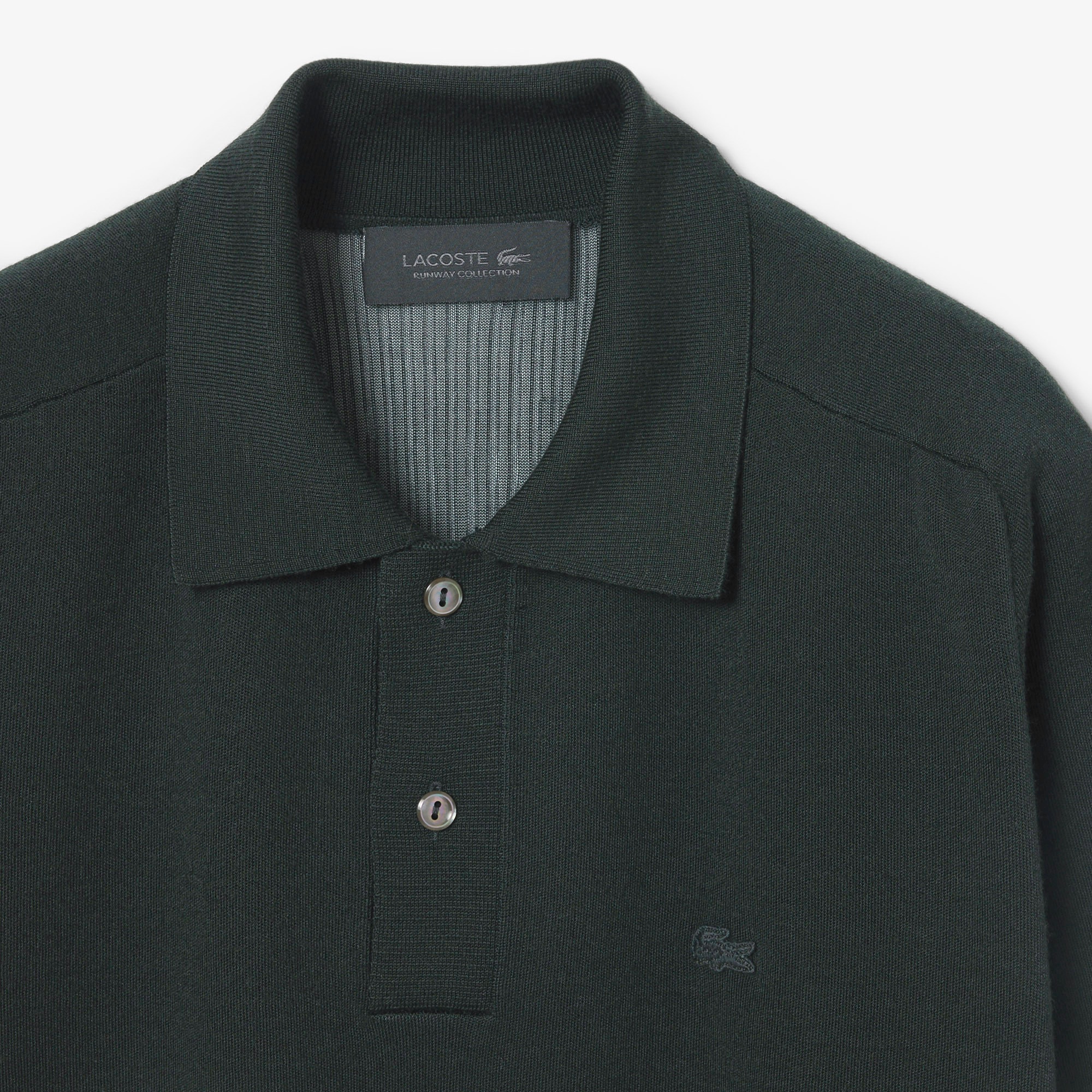 『FW25 Fashion Show』ウールブレンドポロカラーニットセーター