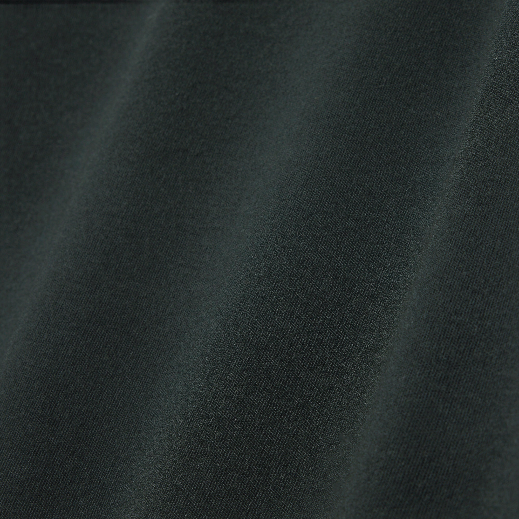 『FW25 Fashion Show』ウールブレンドポロカラーニットセーター