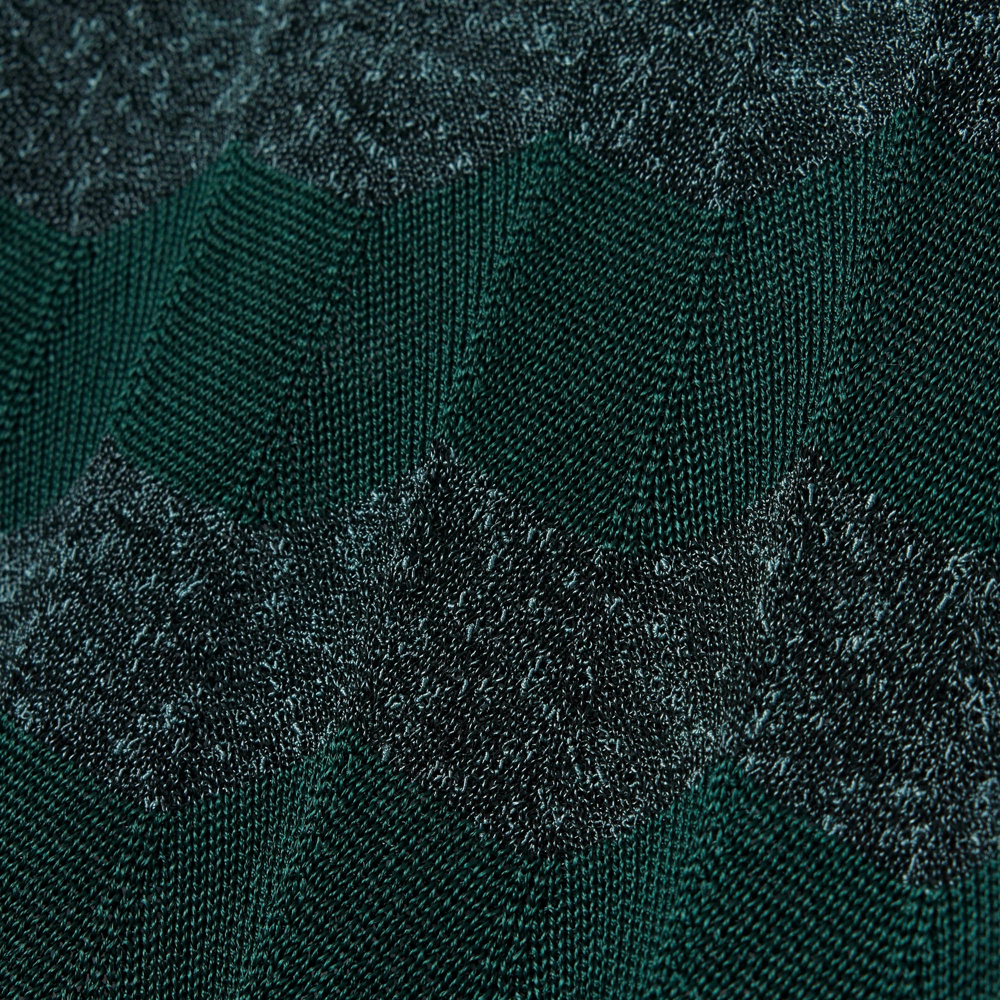 『FW25 Fashion Show』ポイントレールニットポロセーター