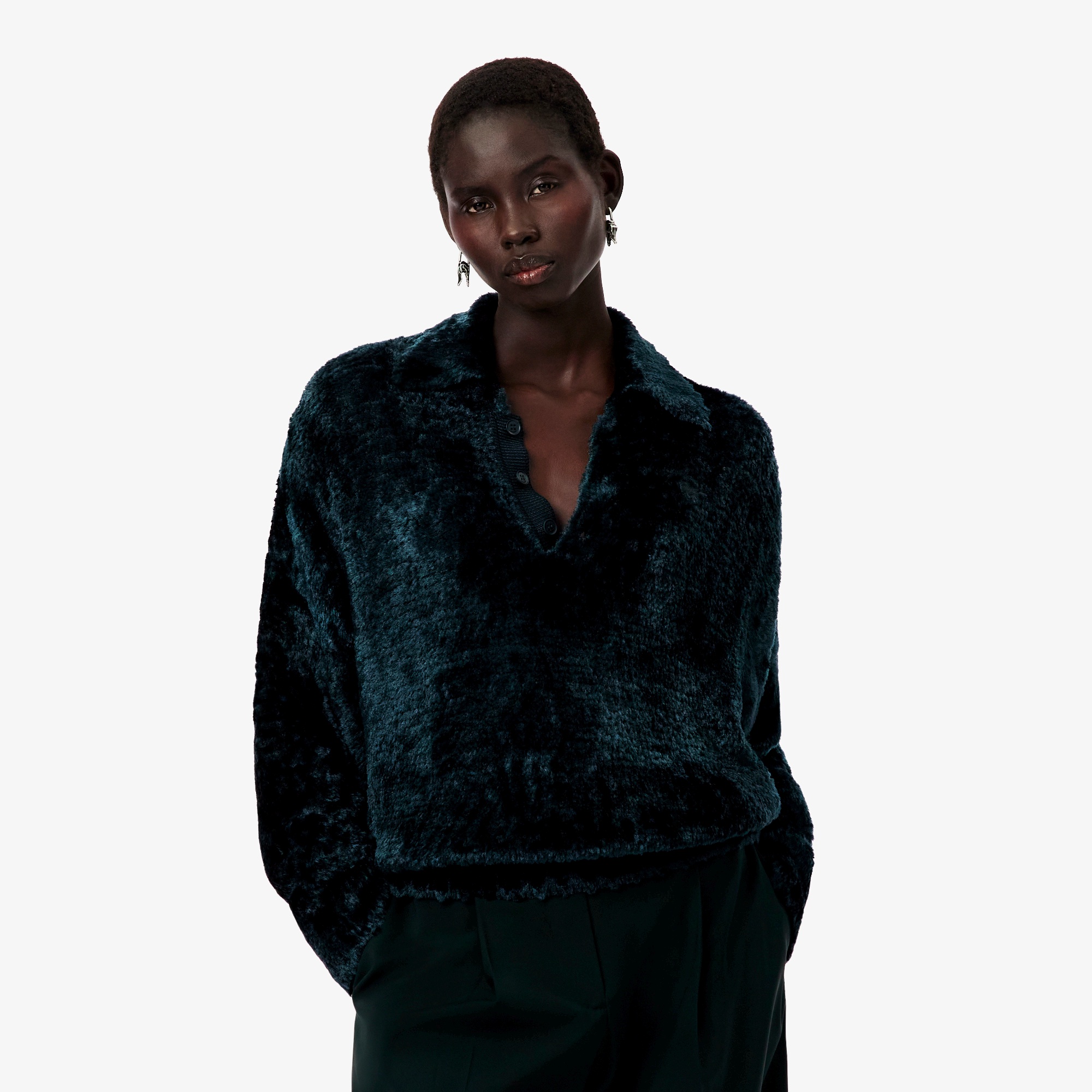 『FW25 Fashion Show』シャギーニットポロカラーセーター