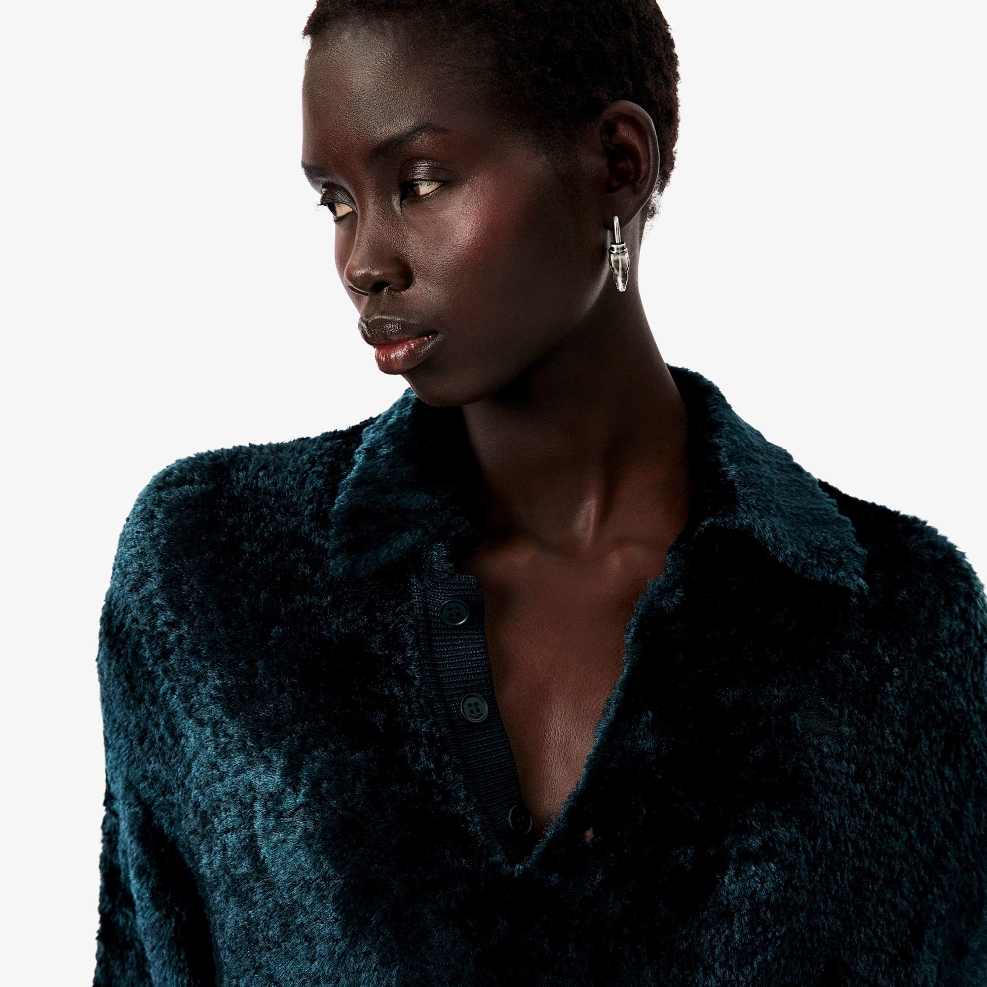 『FW25 Fashion Show』シャギーニットポロカラーセーター