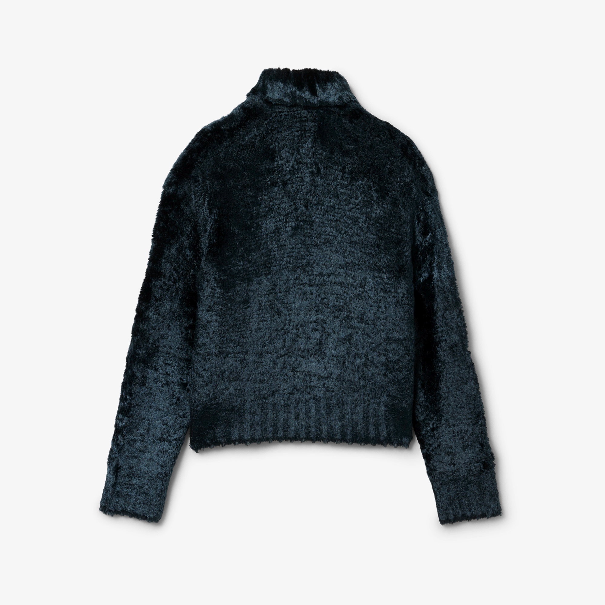 『FW25 Fashion Show』シャギーニットポロカラーセーター