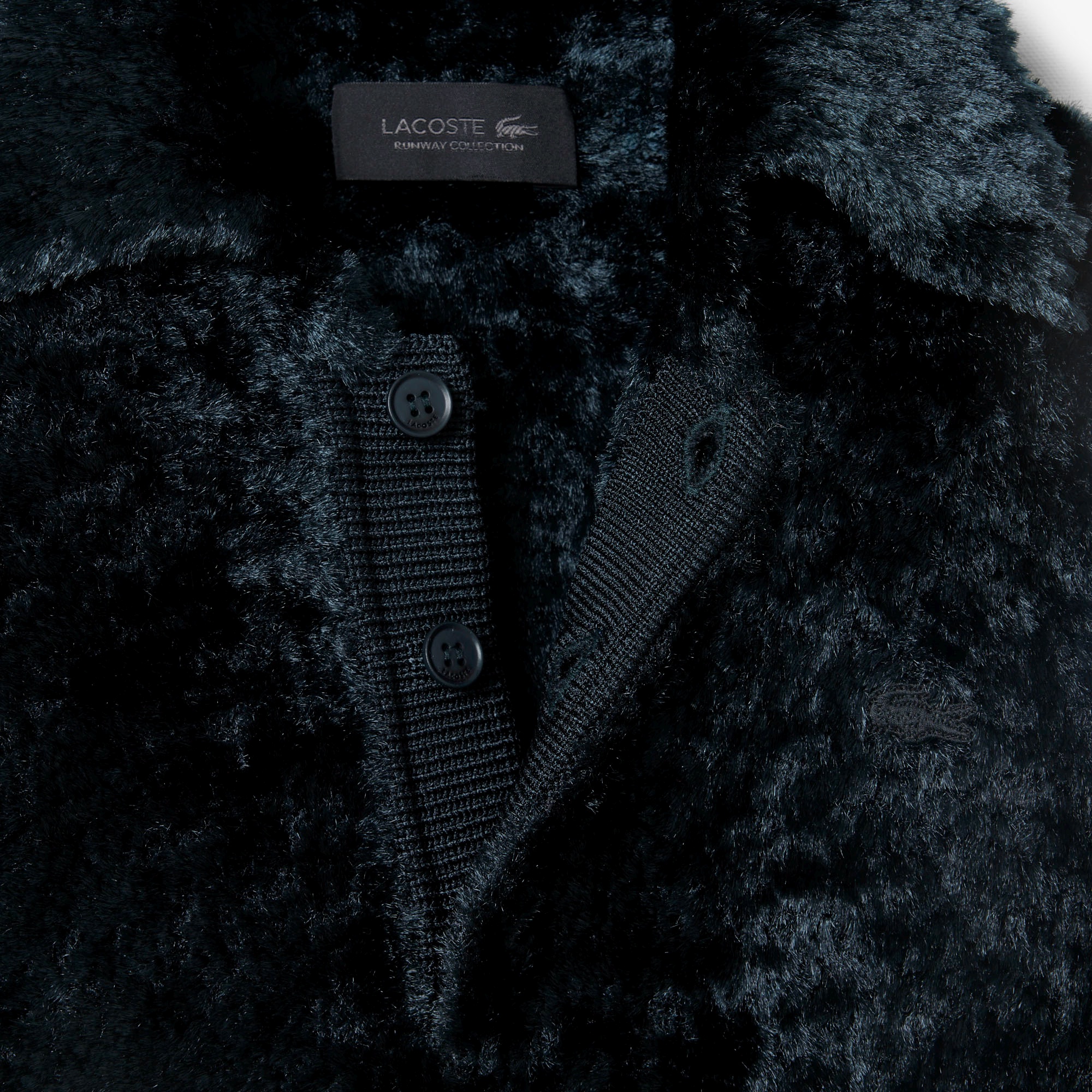 『FW25 Fashion Show』シャギーニットポロカラーセーター