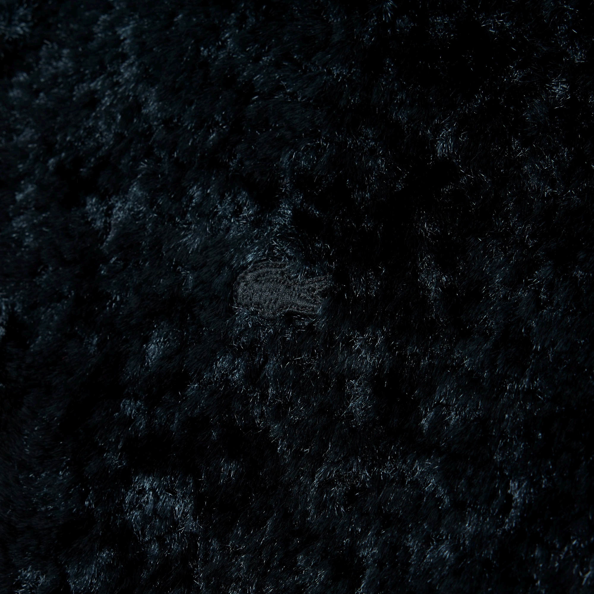 『FW25 Fashion Show』シャギーニットポロカラーセーター