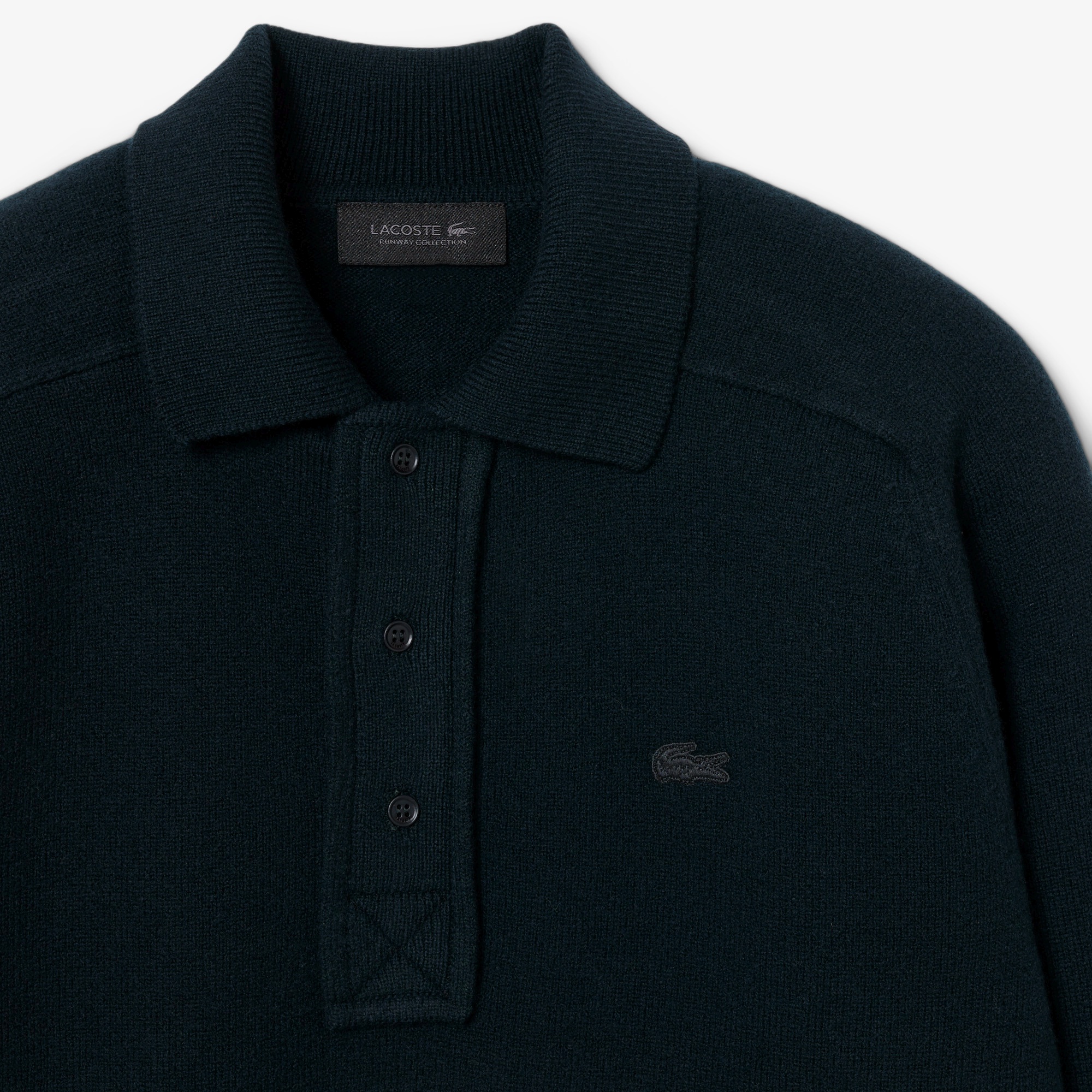 『FW25 Fashion Show』ブレンドフェルトウールポロカラーニットセーター