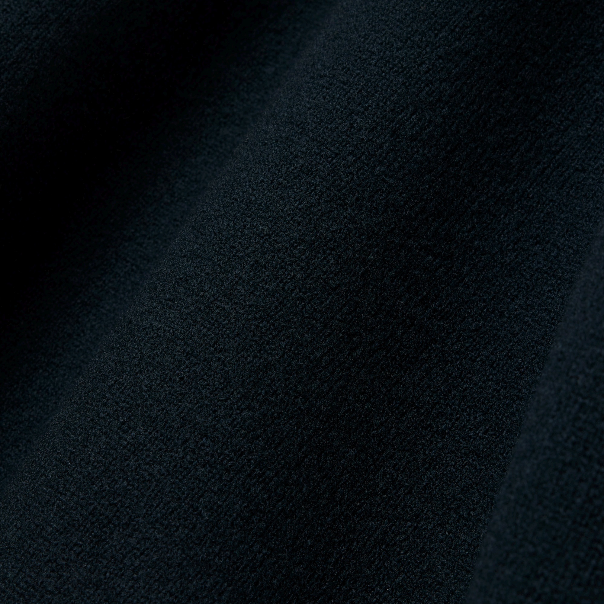 『FW25 Fashion Show』ブレンドフェルトウールポロカラーニットセーター