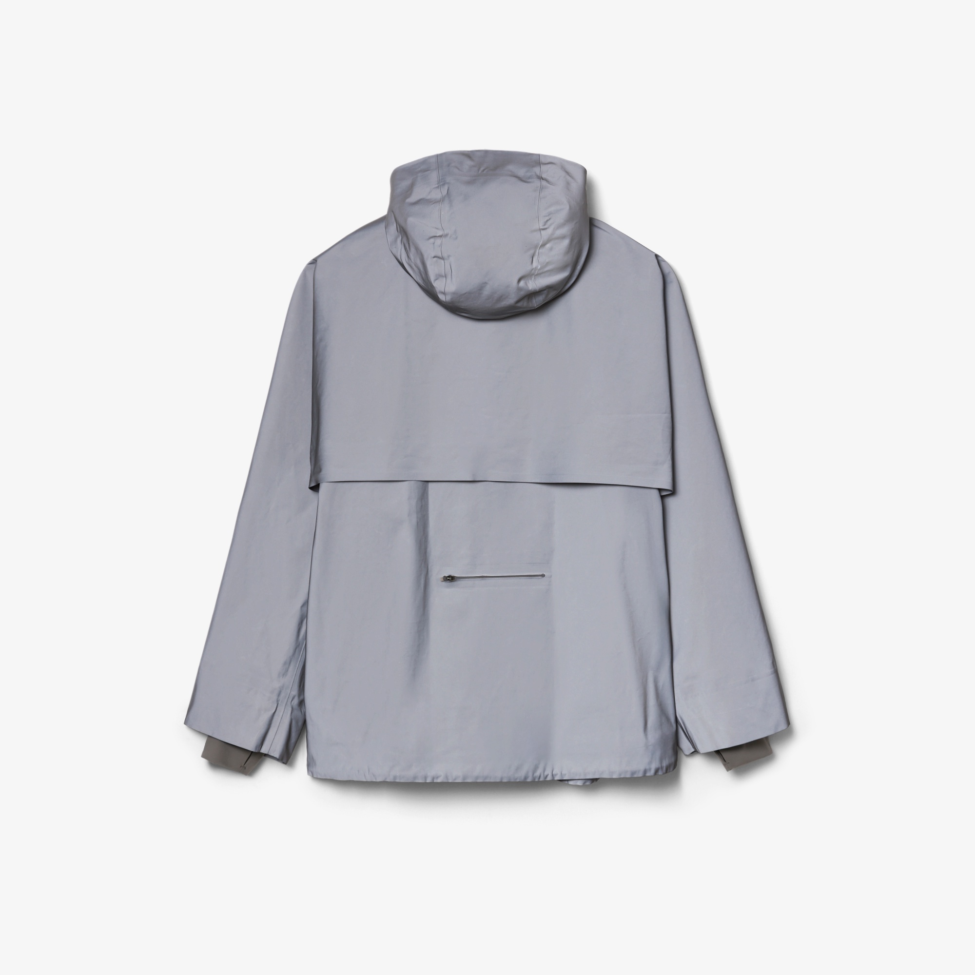 『FW25 Fashion Show』リフレクティブトラックジャケット