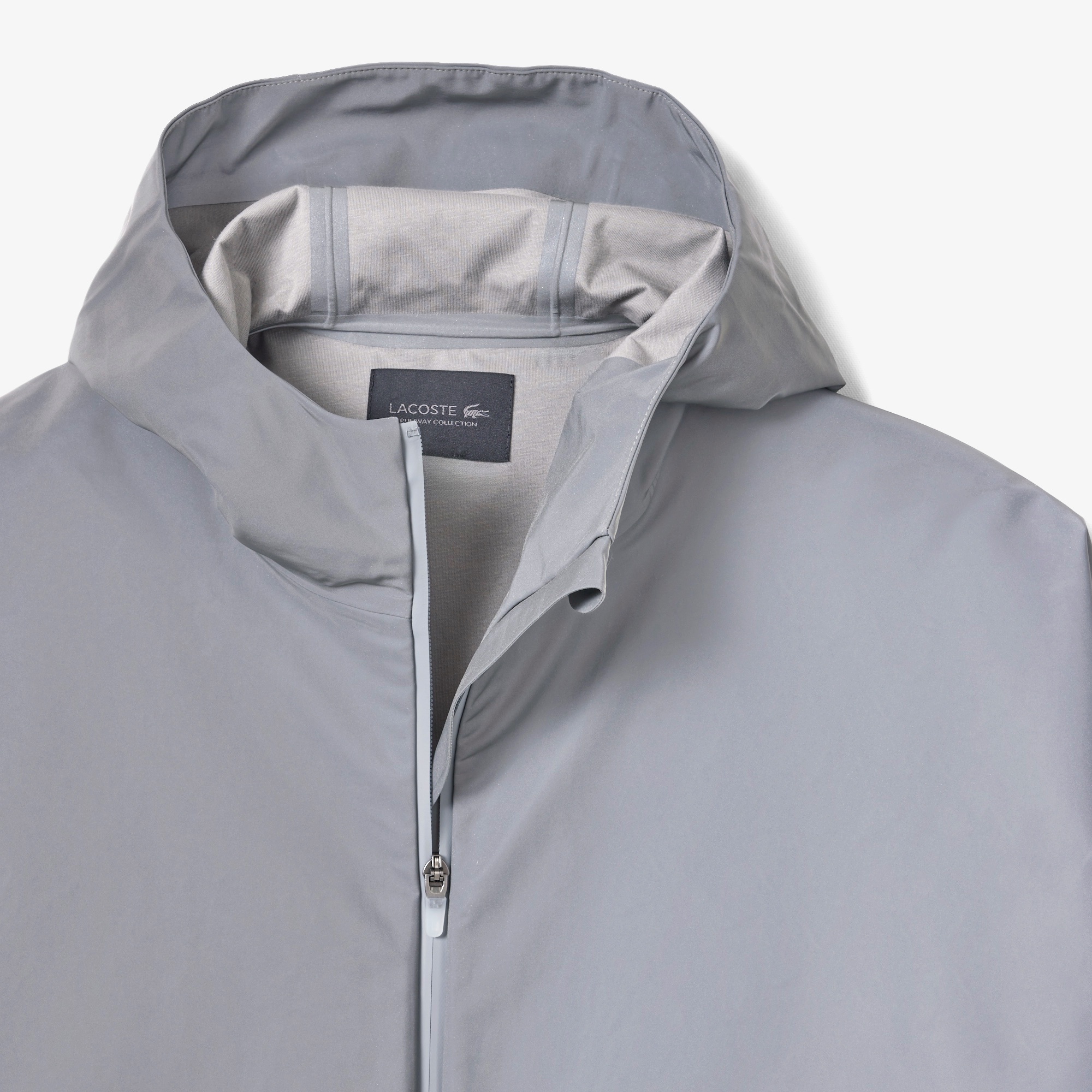 『FW25 Fashion Show』リフレクティブトラックジャケット