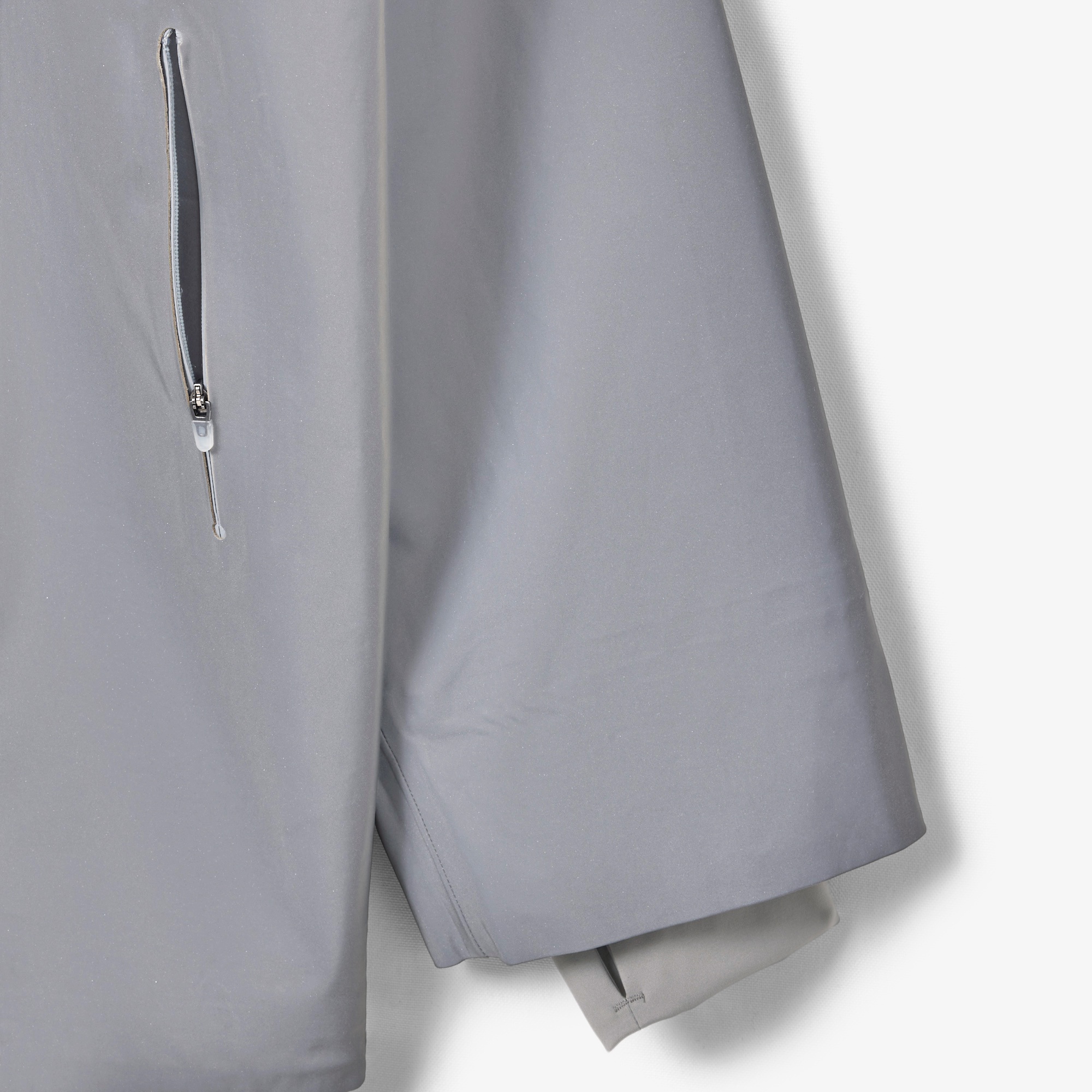 『FW25 Fashion Show』リフレクティブトラックジャケット