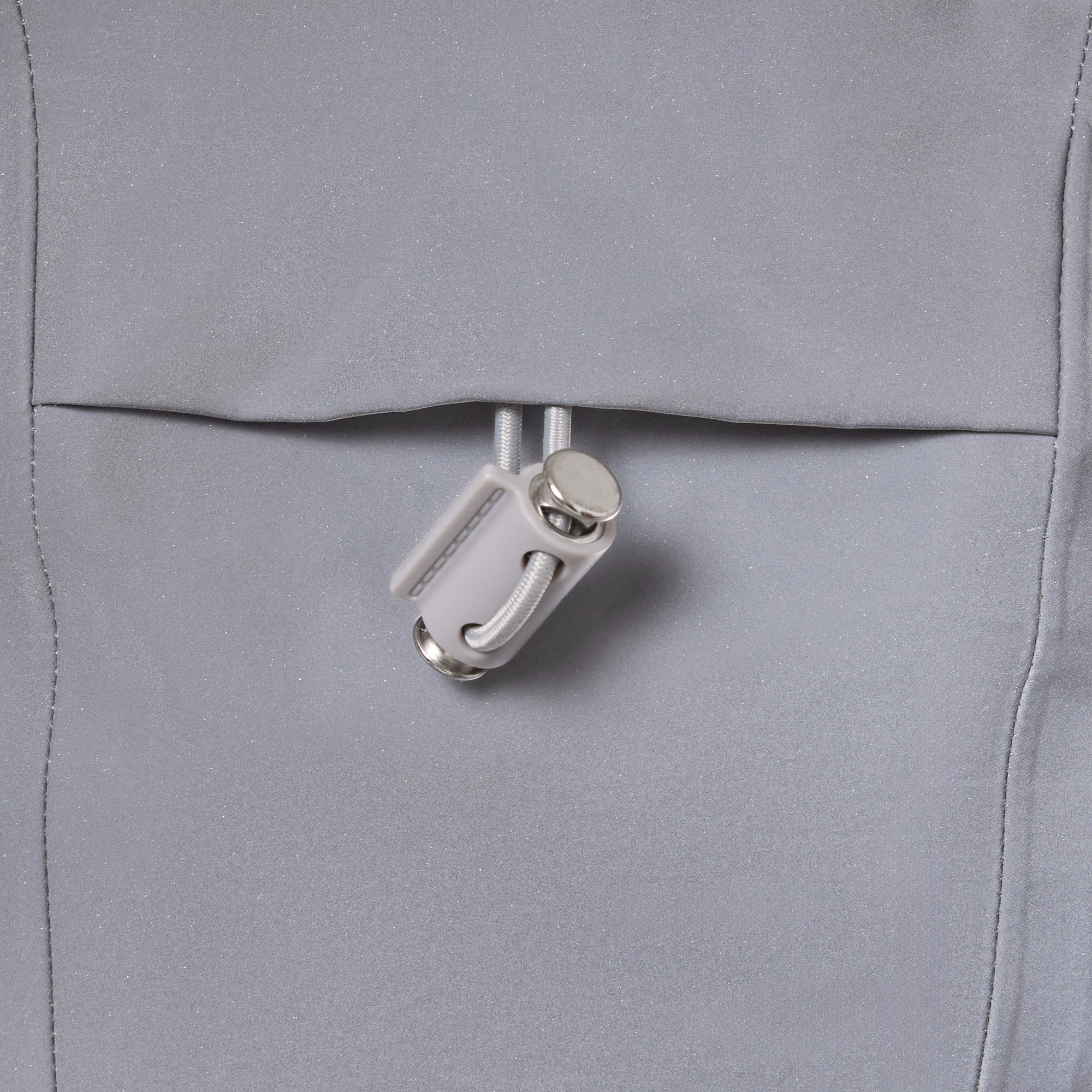 『FW25 Fashion Show』リフレクティブトラックジャケット