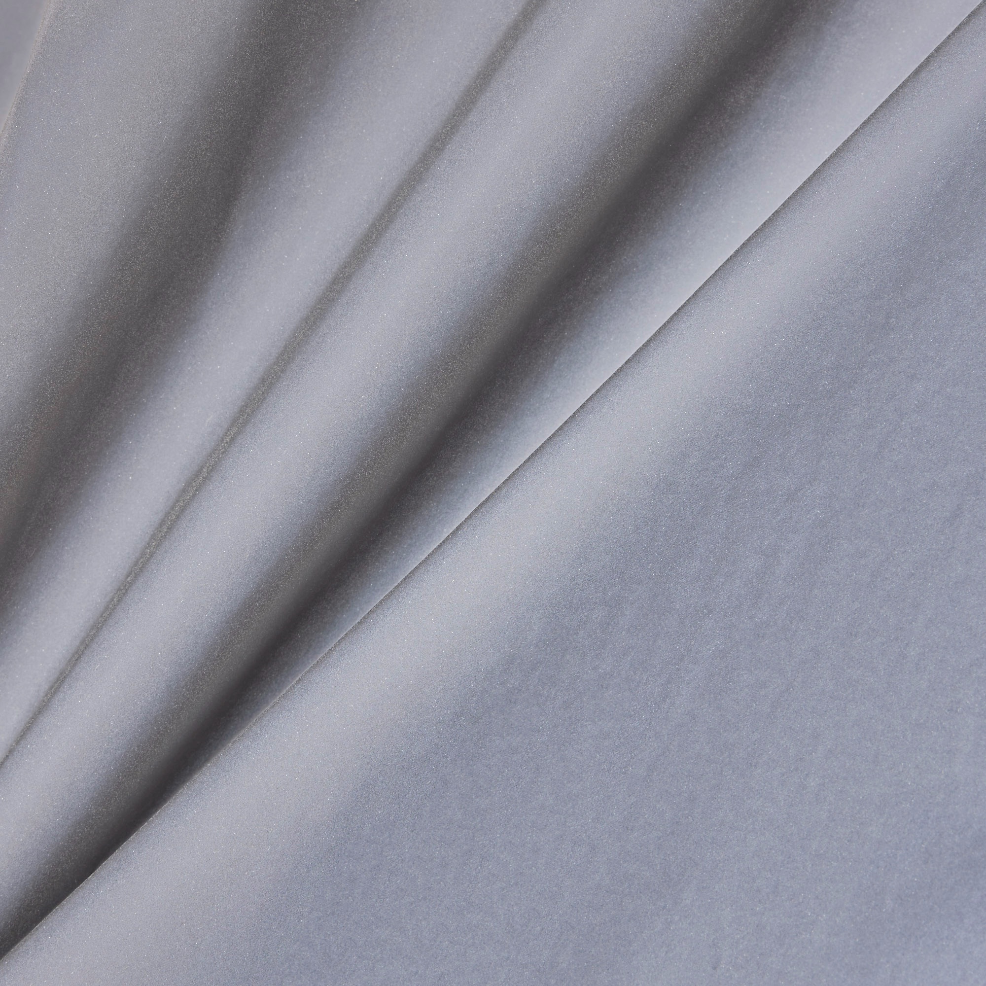 『FW25 Fashion Show』リフレクティブトラックジャケット