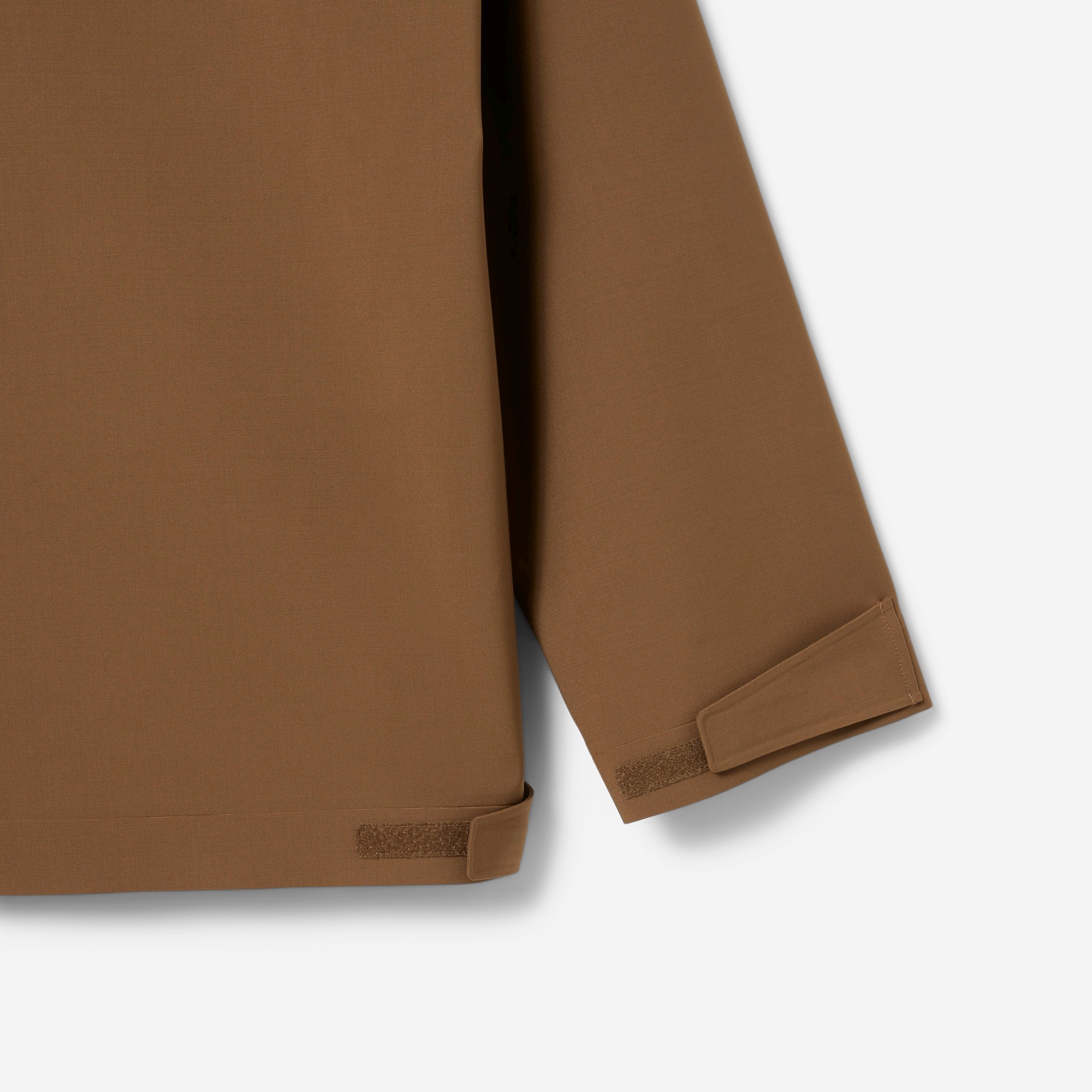 『FW25 Fashion Show』ウールブレンドウィンドブレーカー