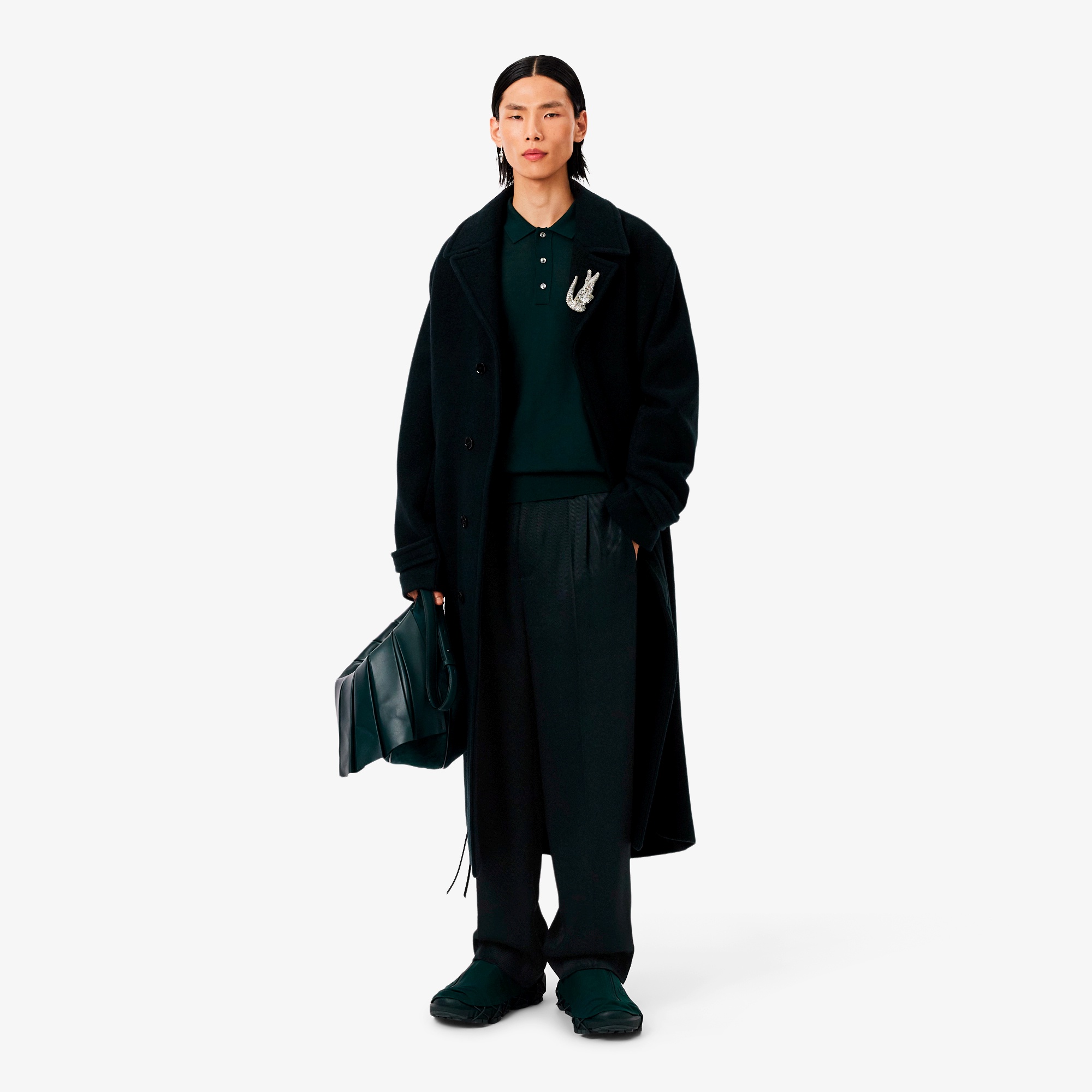 『FW25 Fashion Show』レギュラーフィットレーヨンサテンパンツ